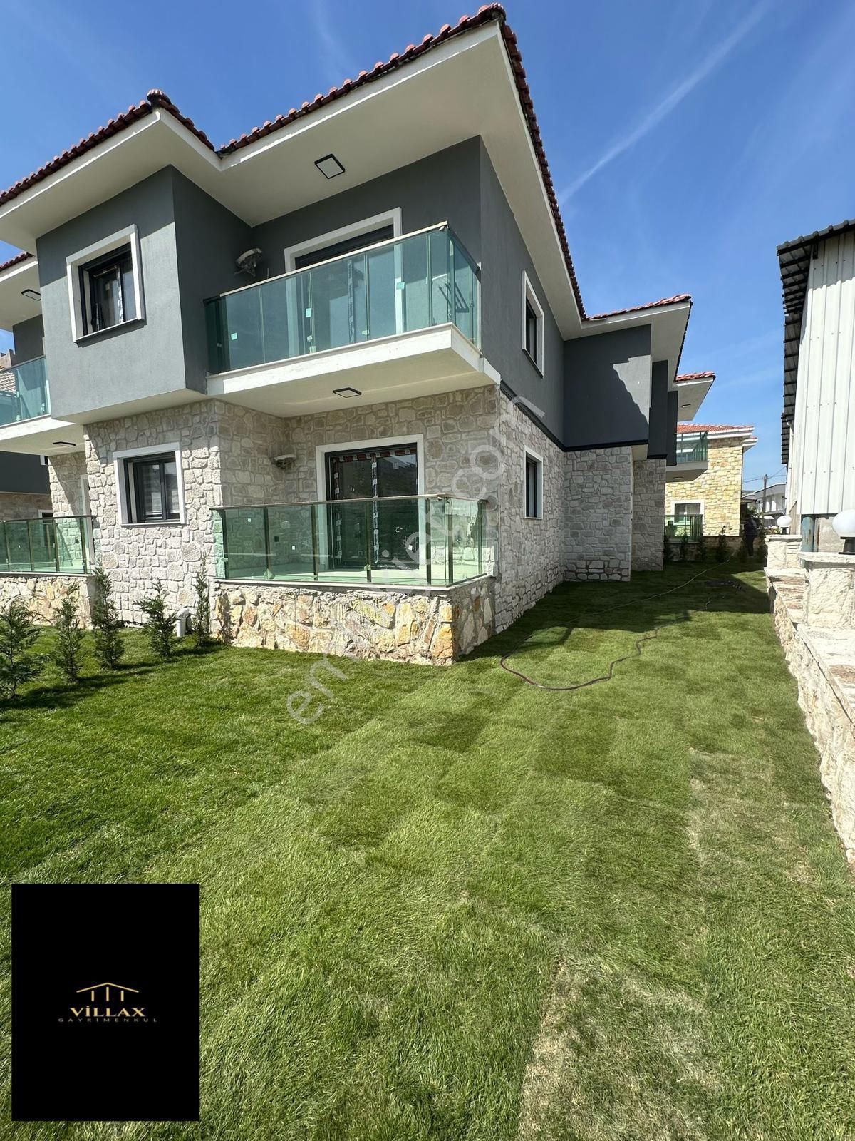 Villax'dan Foça Kazım Dirik'te Satılık 2+1 Daire