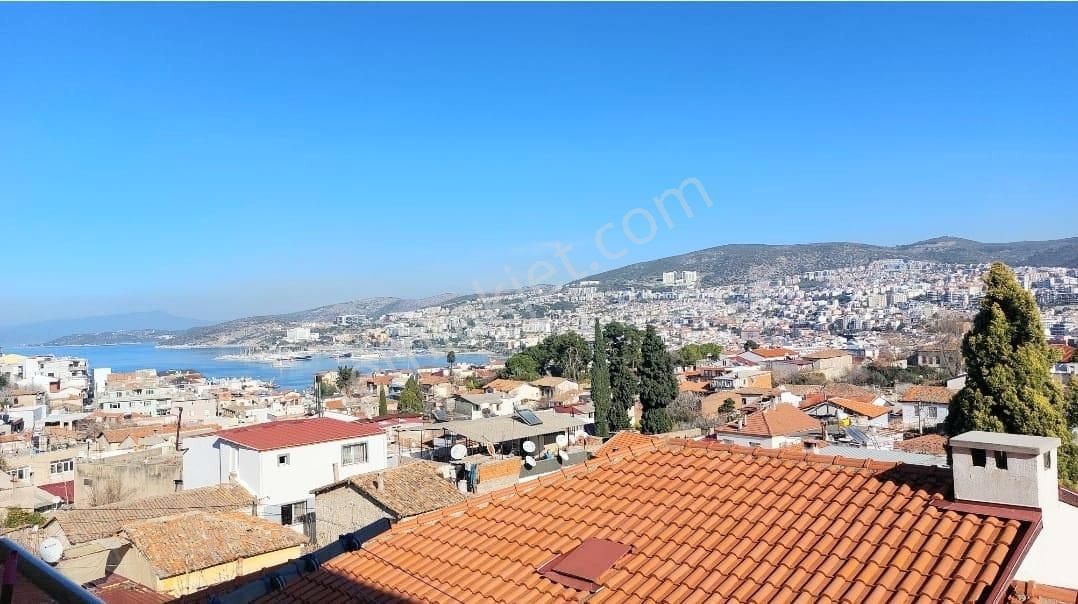 Kuşadası Camiatik Satılık Daire Kuşadası Merkezde Deniz Manzaralı Eşyalı 1+1 Satılık Daire