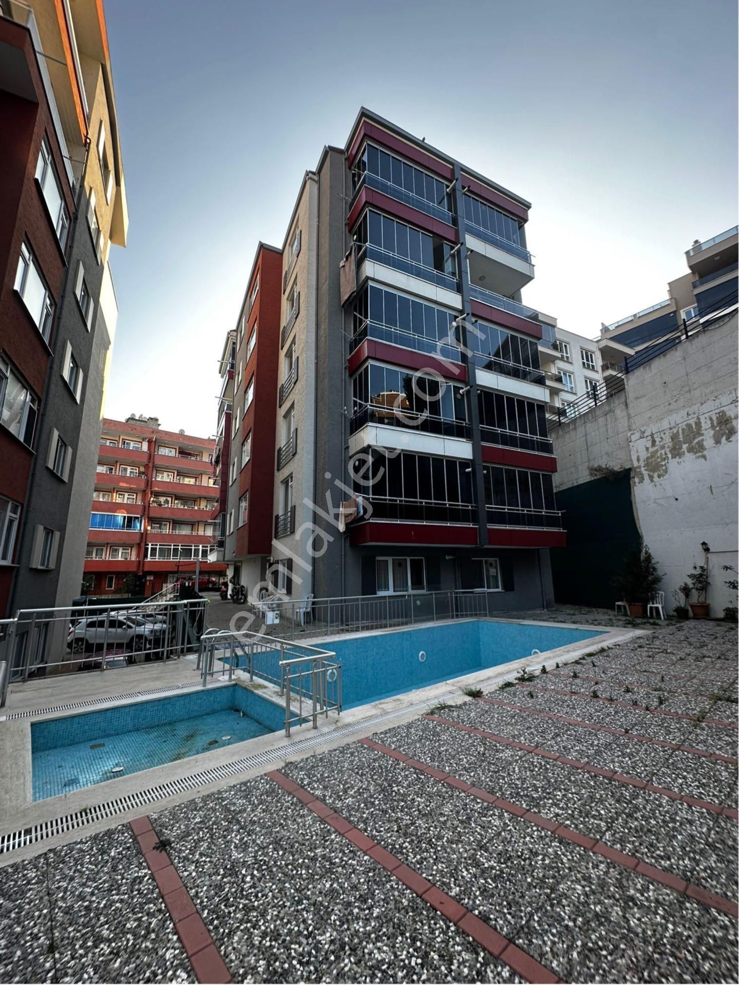 Mudanya Halitpaşa Satılık Daire Tırpan Gayrimenkulden Mudanya Halitpaşada Mah.2+1 85m2 Deniz Manzaralı Daire