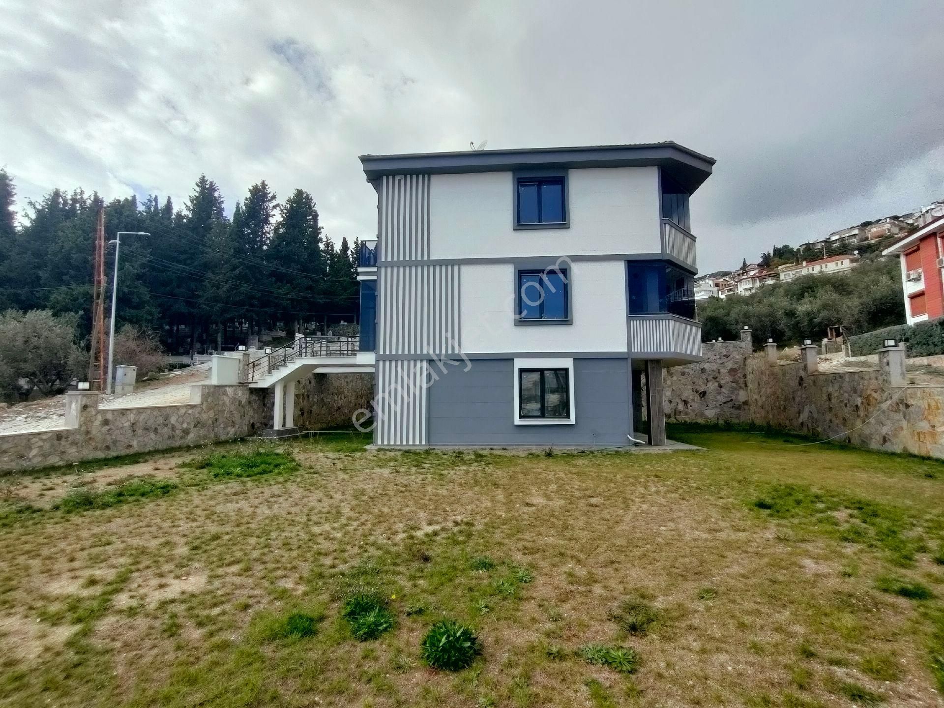 Edremit Altınoluk Satılık Villa Altınoluk Kazdağları Eteklerinde Bahçeli Deniz Manzaralı 4+1 4 Banyo 2 Mutfak Önü Açık Satılık Villa