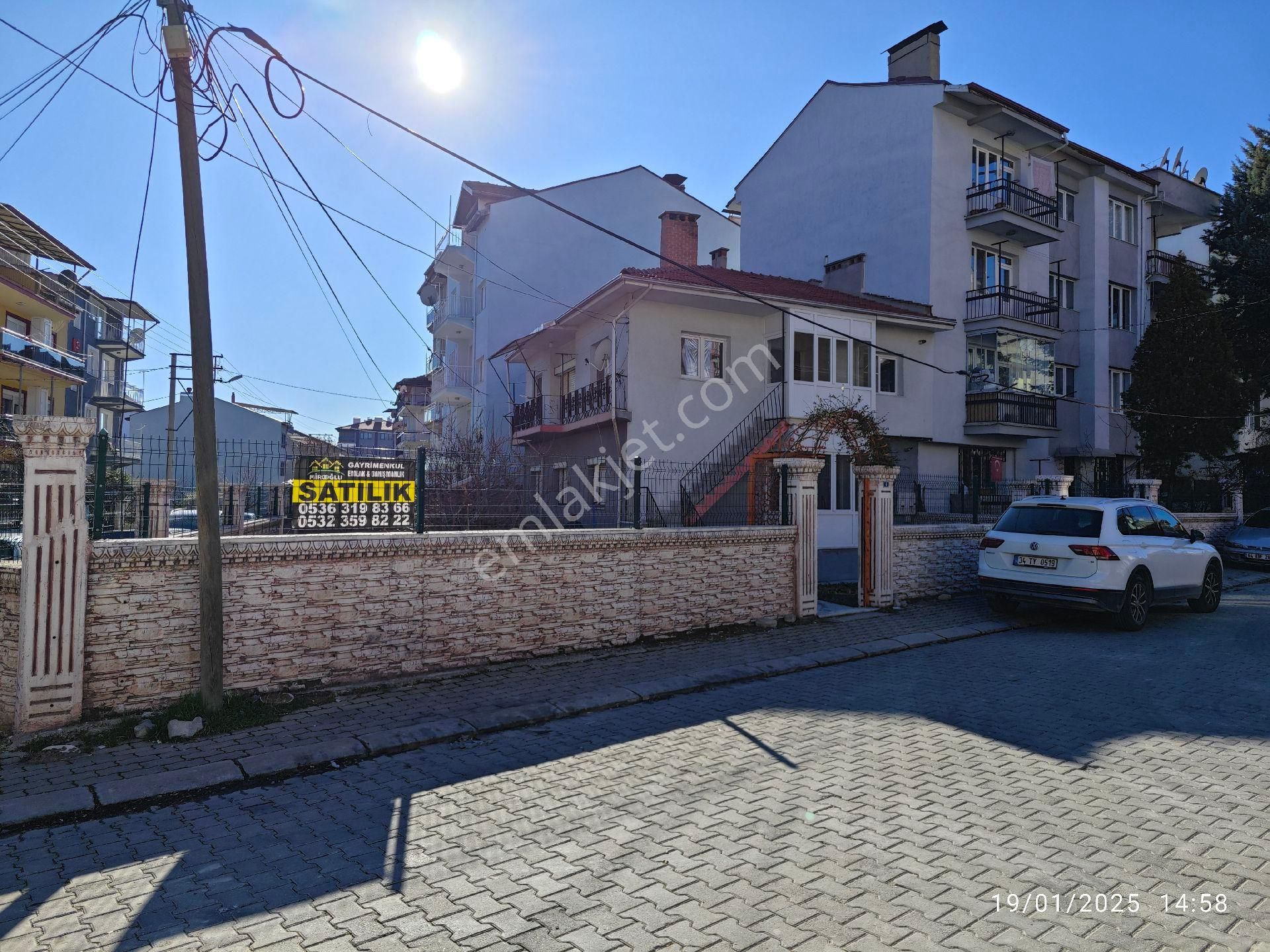 Sarayaltı'nda Çift Cephe Satılık Müstakil 2 Katlı Ev - Görsel 2