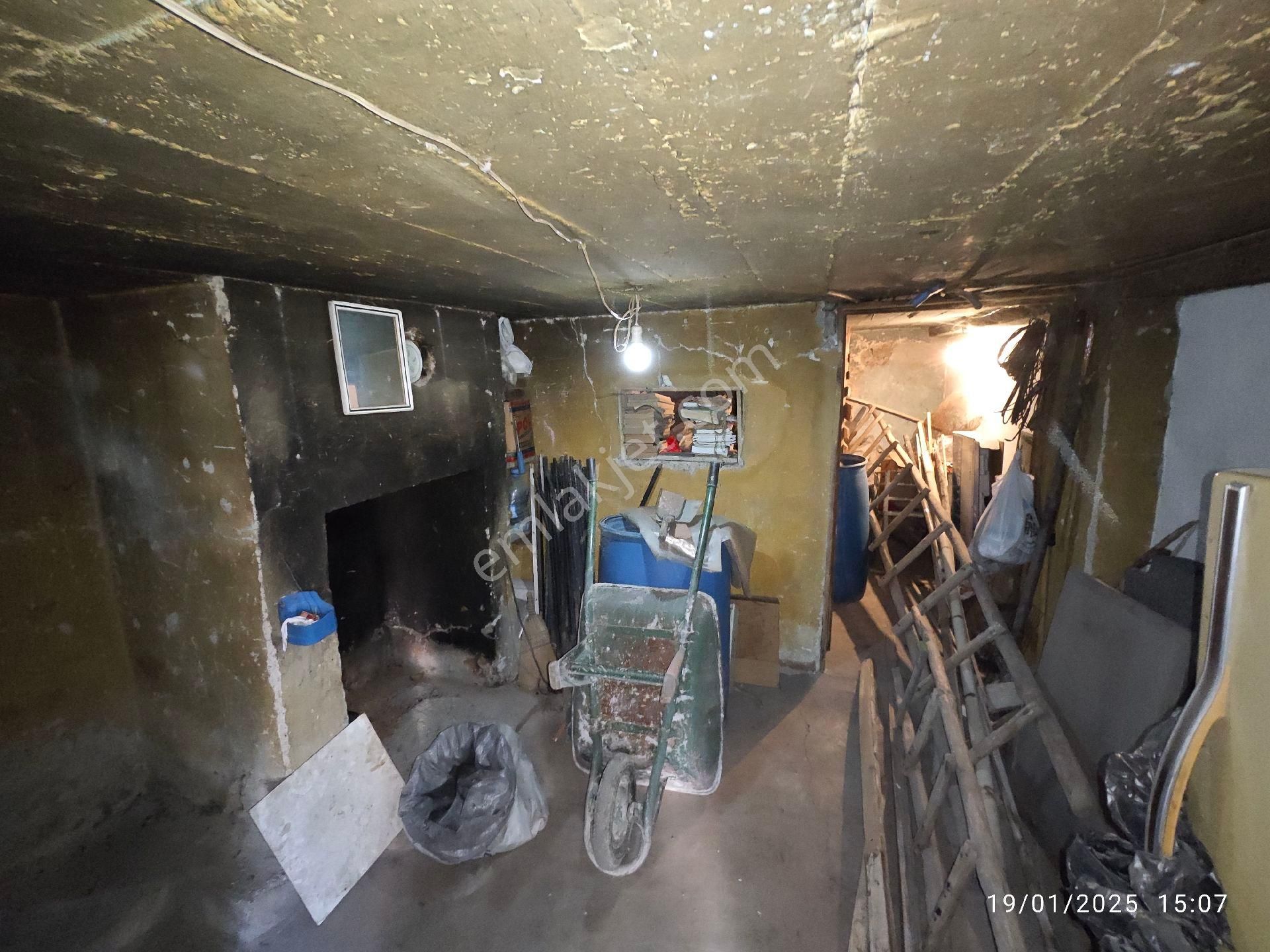 Sarayaltı'nda Çift Cephe Satılık Müstakil 2 Katlı Ev - Görsel 20