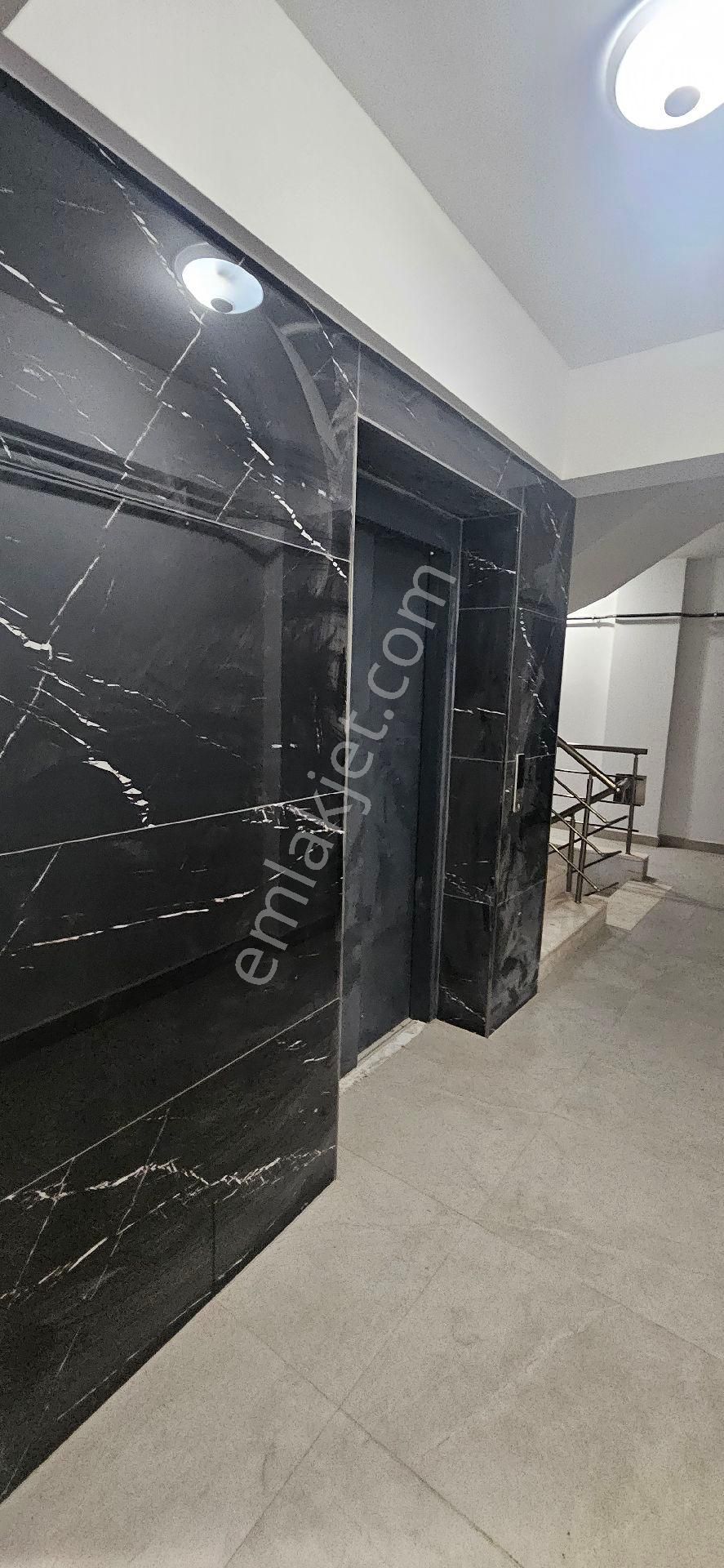 Atatürk Mahallesi Prestij Caddesinde 2+1 Ebeveyn Banyolu Yerden Isıtmalı Asansörlü Lüx Daire - Görsel 16