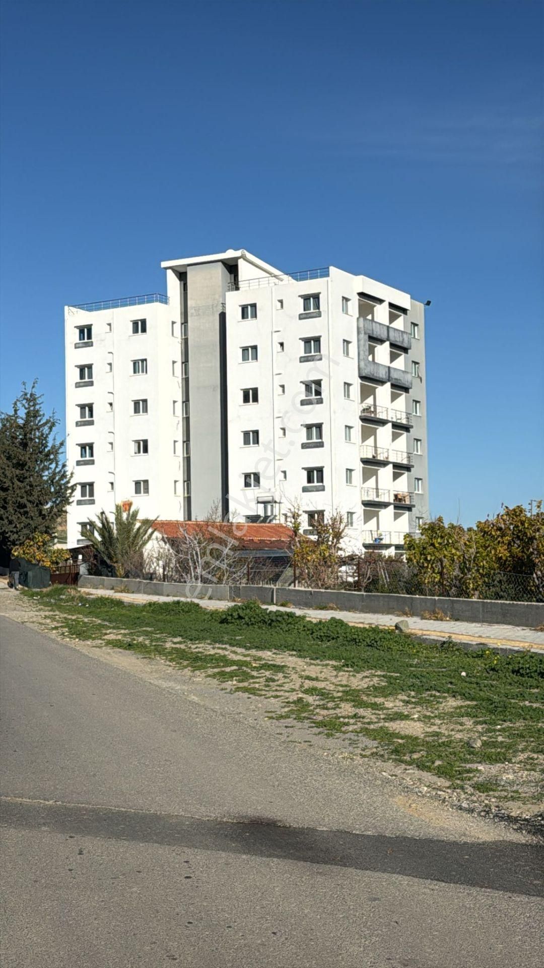 Güzelyurt Lefke Bucağı Satılık Daire Kıbrıs Lefke Üniversitesi'ne Çok Yakın 2+1 Eşyalı Daire