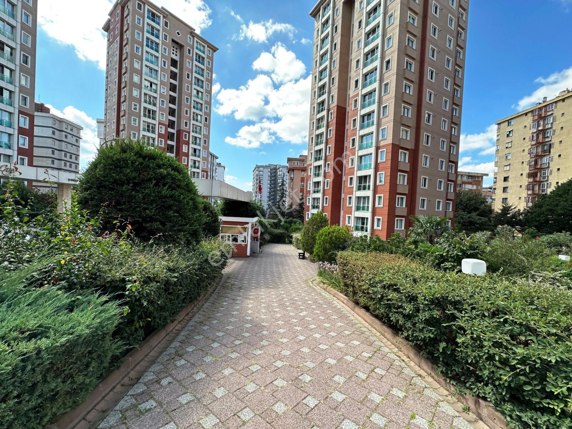 Kadıköy Bostancı Satılık Daire Bostancı City Sitesi'nde Peyzaj Cephe Balkonlu 5.kat Satılık 4+1