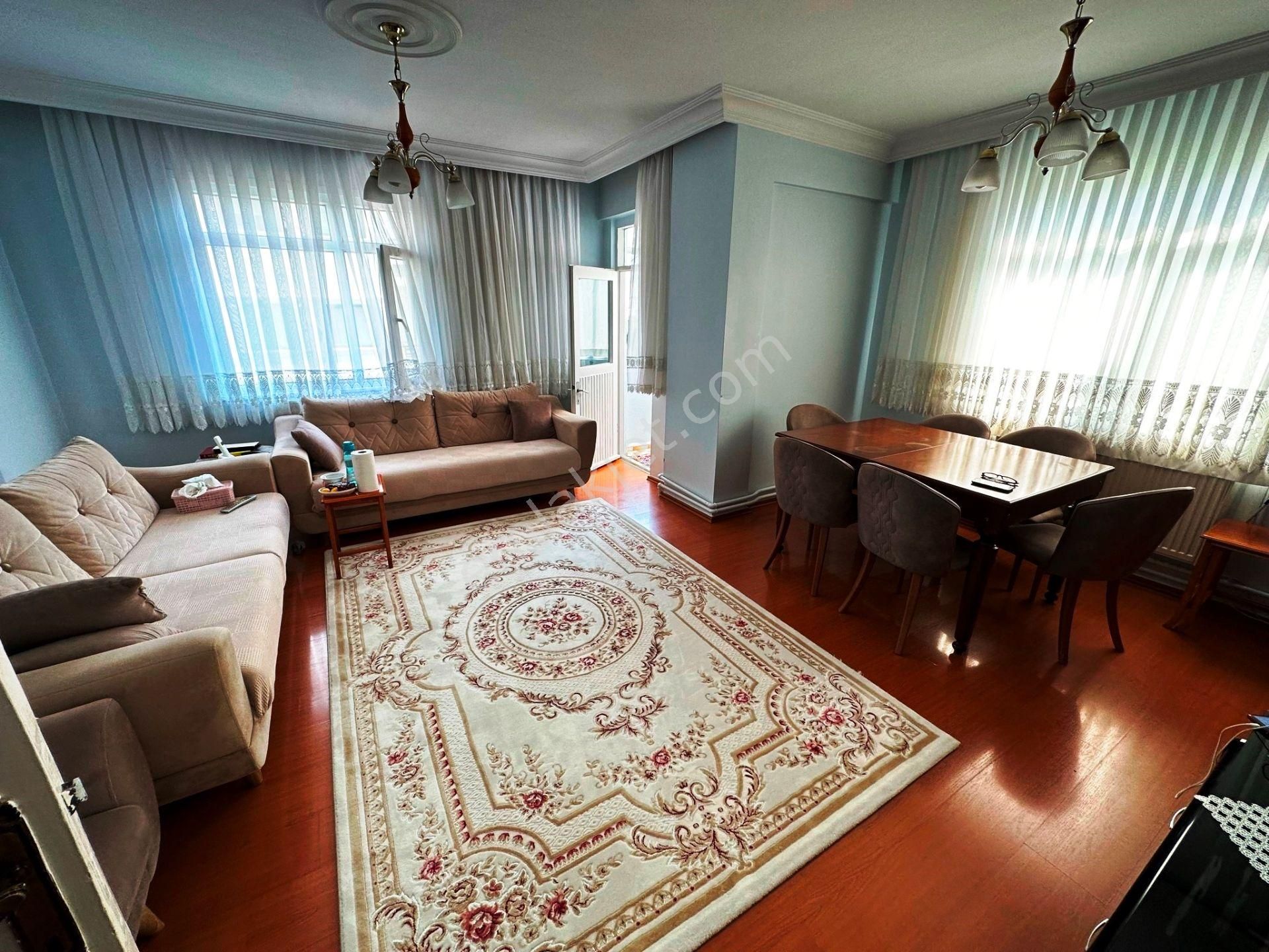 Maltepe Altayçeşme Satılık Daire Maltepe Atatürk Cad.100m2 Kombili Bakımlı Kiracısız Satılık 2+1