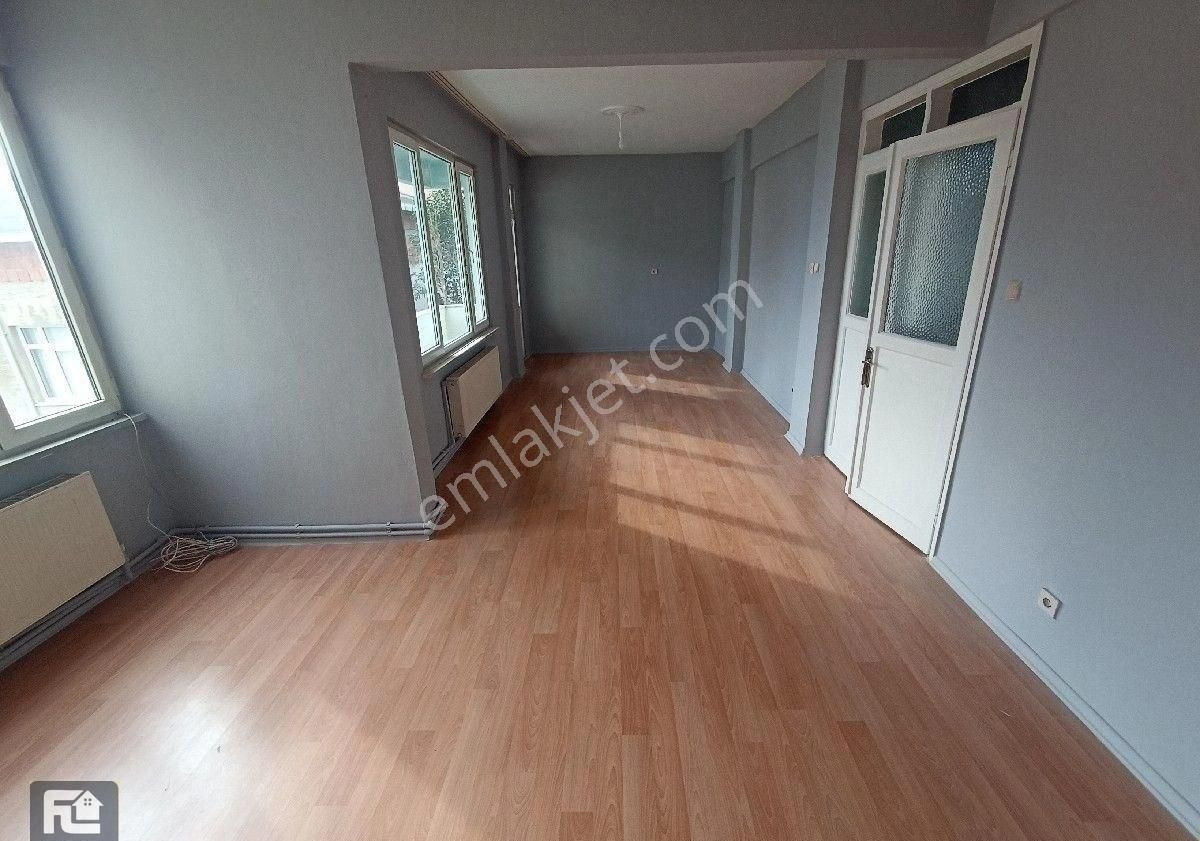 Üsküdar Küçük Çamlıca Kiralık Daire F-l Emlaktan Emaar Avm Dsi Yakını Geniş 2+1 Yüksek Giriş