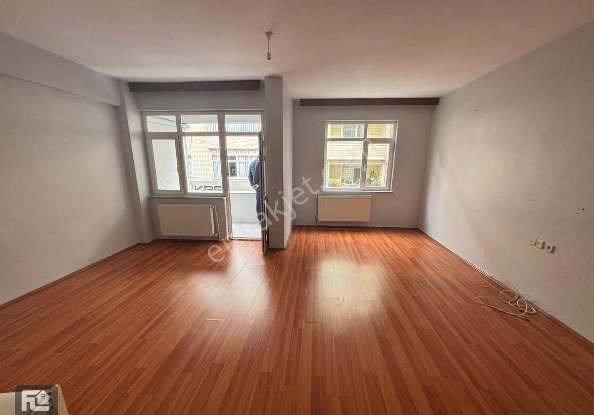 Ataşehir Fetih Kiralık Daire F-l Emlaktan Emaar Avm Libadiye Yakını Fetihte 2+1 Geniş