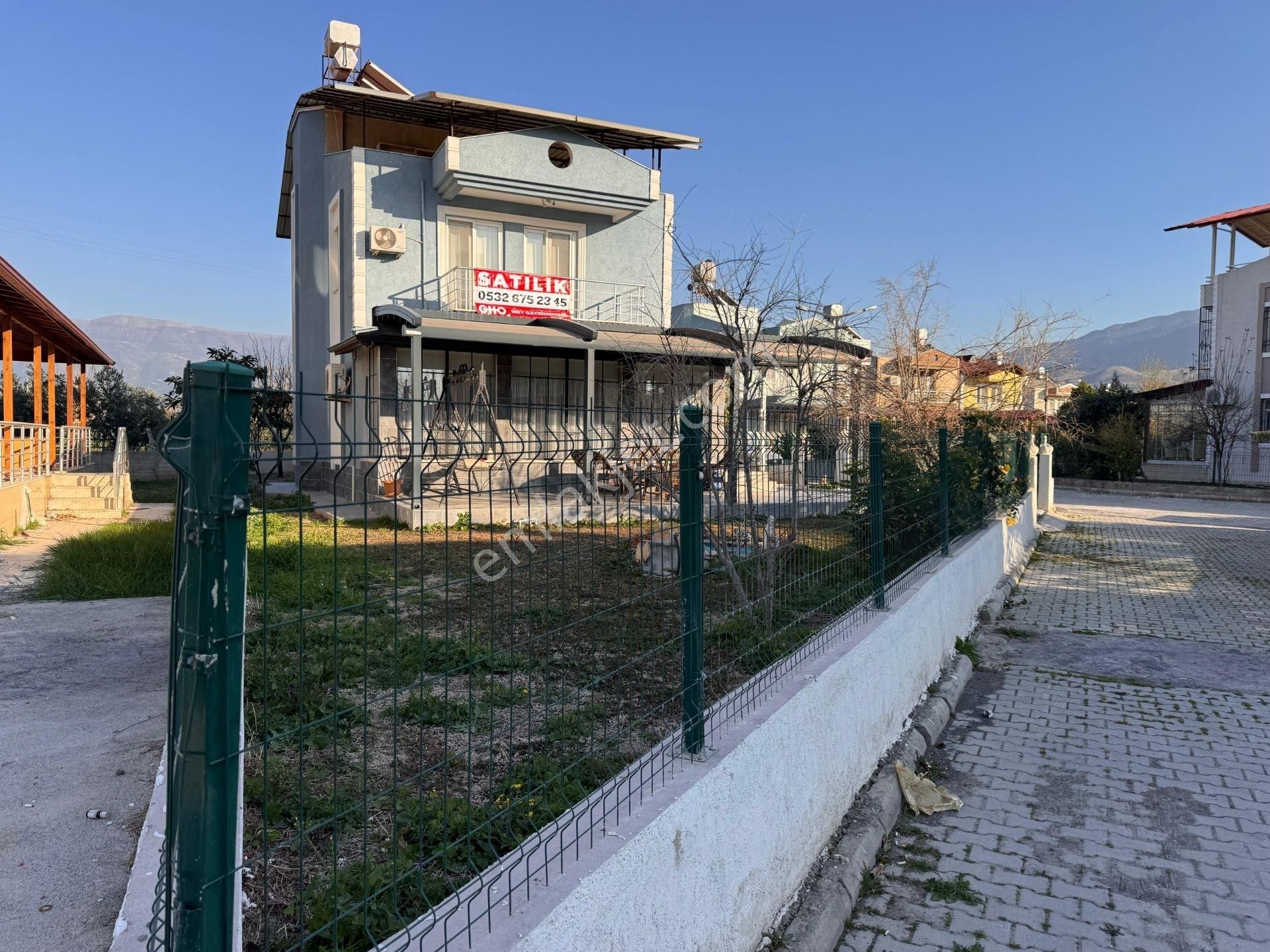 Arsuz Karahüseyinli Satılık Villa Arsuz Karahüseyinli'de Sitede Bakımlı Masrafsız Satılık Dubleks Villa