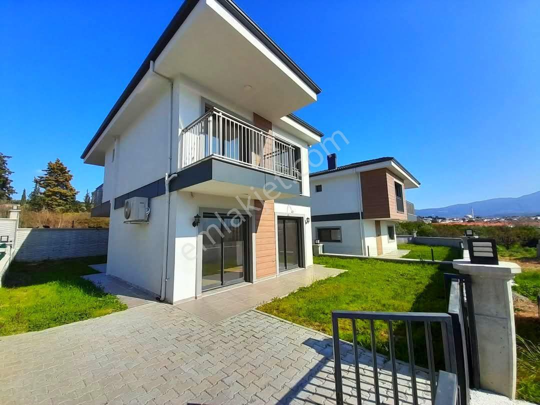 Kuşadası Soğucak Satılık Villa Kuşadasında Tek Müstakil Geniş Bahçeli 3+1 Sıfır Villa