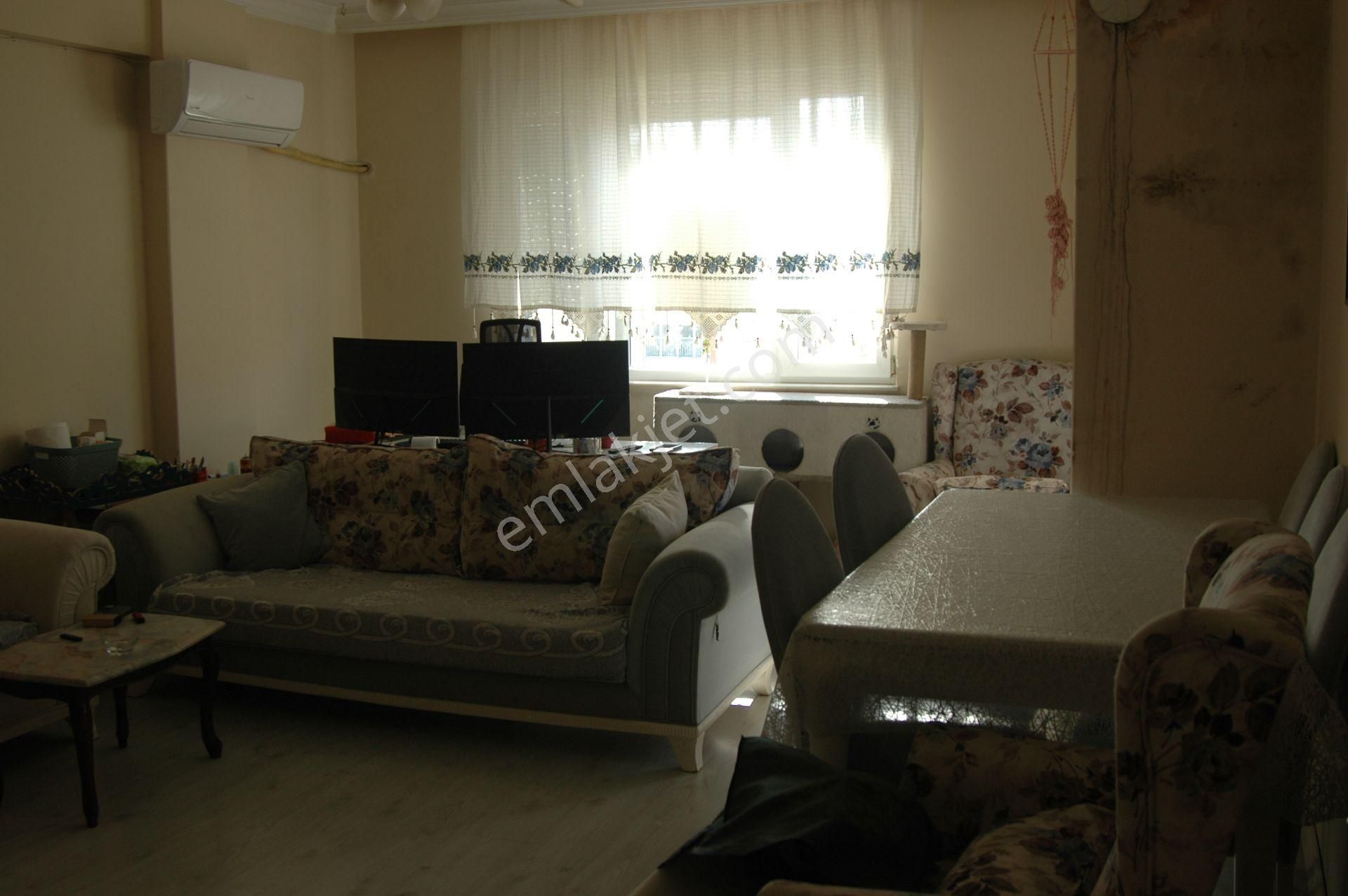 Muratpaşa Varlık Satılık Daire Antalya Muratpaaşa Yüzüncüyıl Caddesi Asansörlü 120m2 3.550.000tl