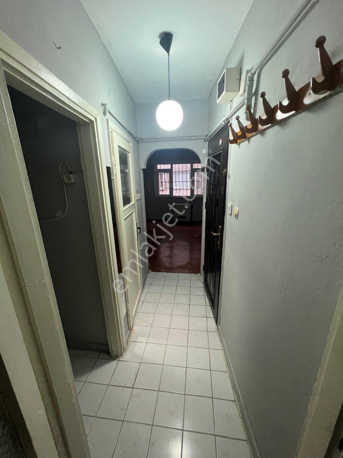 Naz Emlaktan Zeynep Kamil Mahallesinde 1+1 Kiralık Daire - Görsel 4