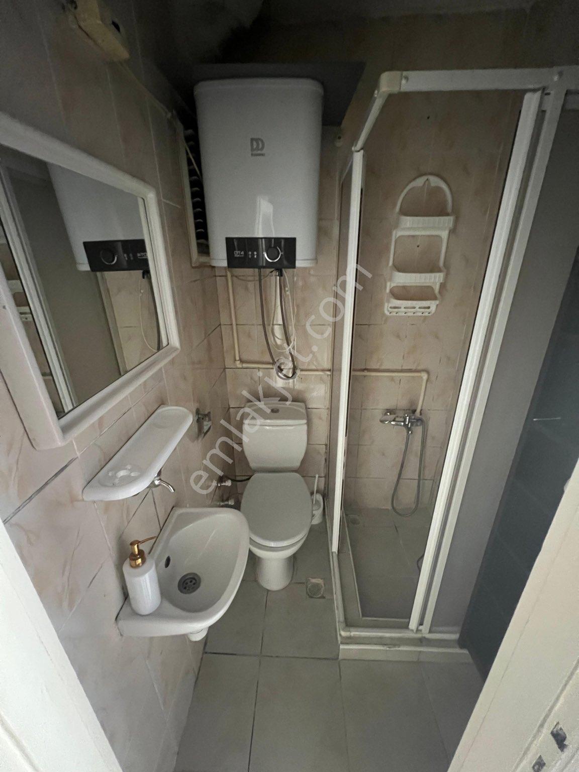 Naz Emlaktan Zeynep Kamil Mahallesinde 1+1 Kiralık Daire - Görsel 6