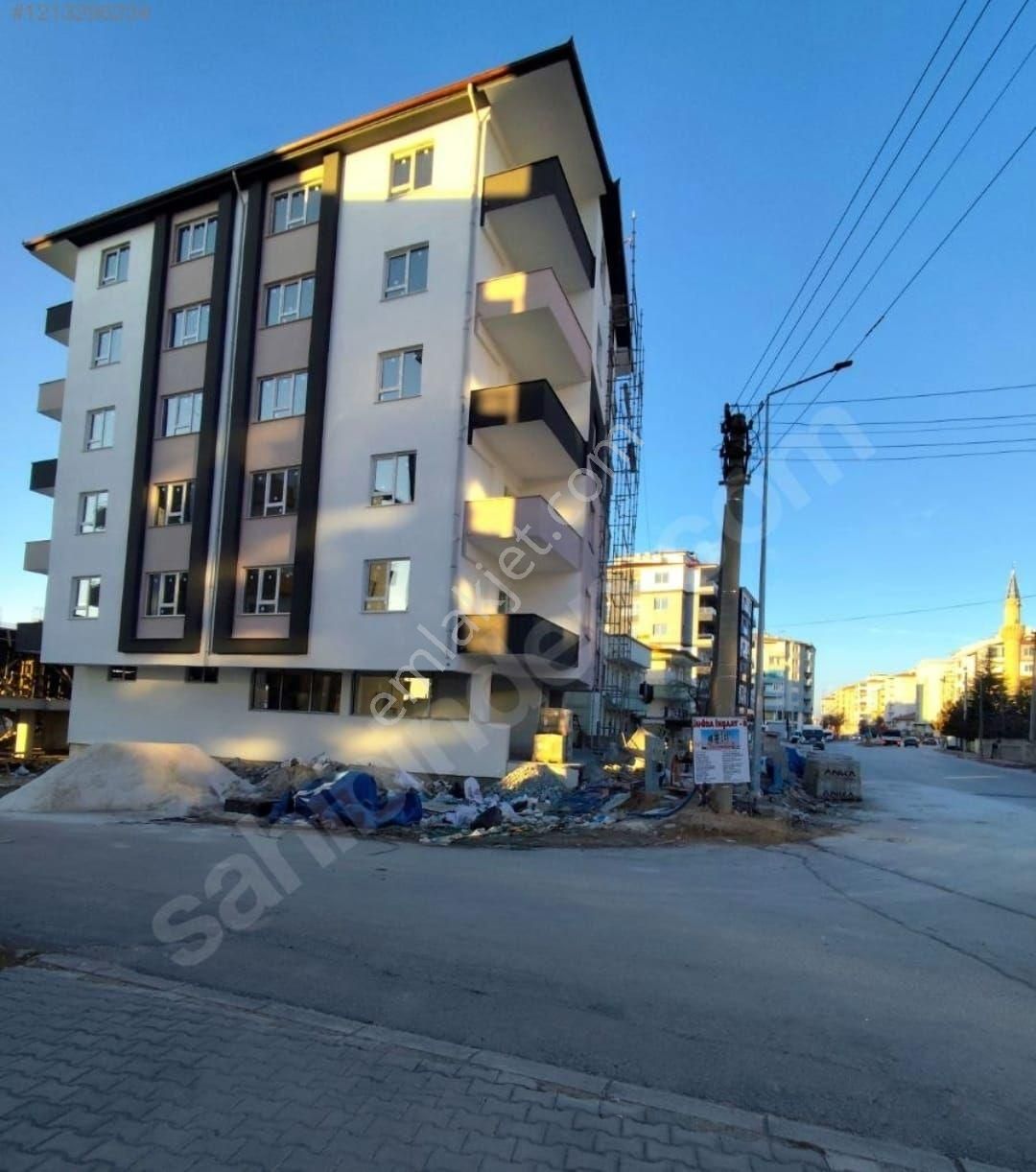Niğde Merkez İlhanlı Mah. İnsel Camii Karşısı Ana Cadde Üzerinde Cadde Cepheli Satılık Daireler