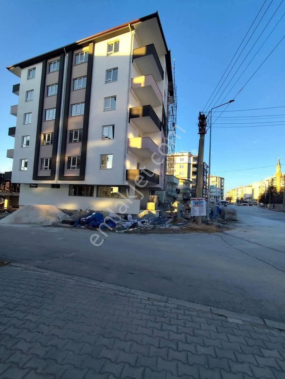 Niğde Merkez İlhanlı Satılık Daire Niğde Merkez İlhanlı Mah. İnsel Camii Karşısı Ana Cadde Üzerinde Cadde Cepheli Satılık Daireler