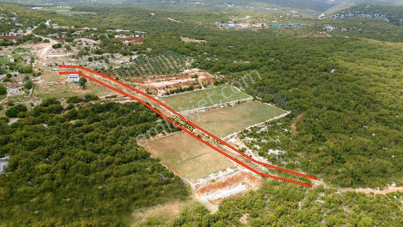 Erdemli Veyselli'de Satılık İmarlı Düz Tarla: 2 Tapu, 2 Havuz, Toplam 11.137 M²!