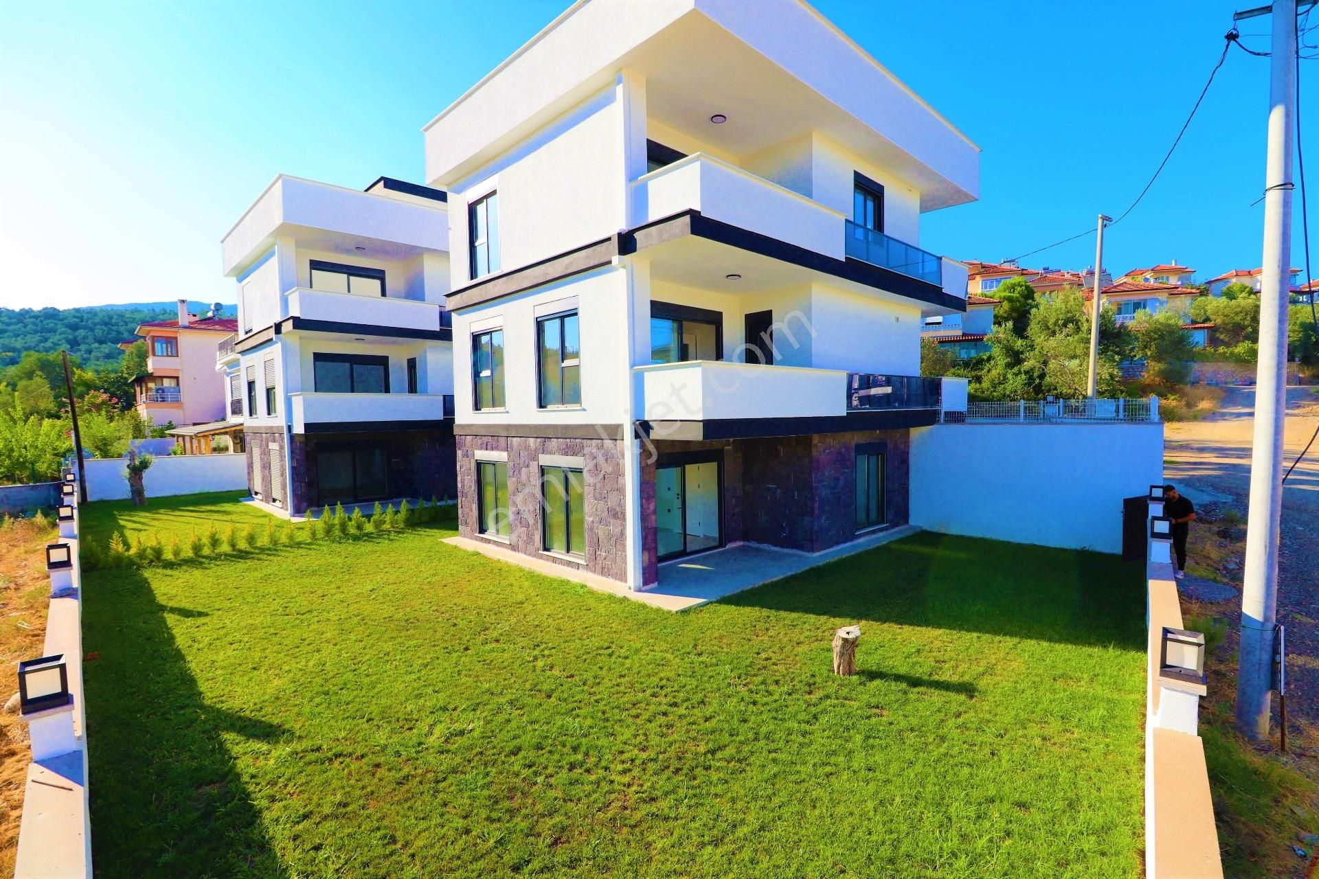 Edremit Güre Satılık Villa Güre Köy Yolunda 350 M2 Arsa İçinde Müstakil Villa