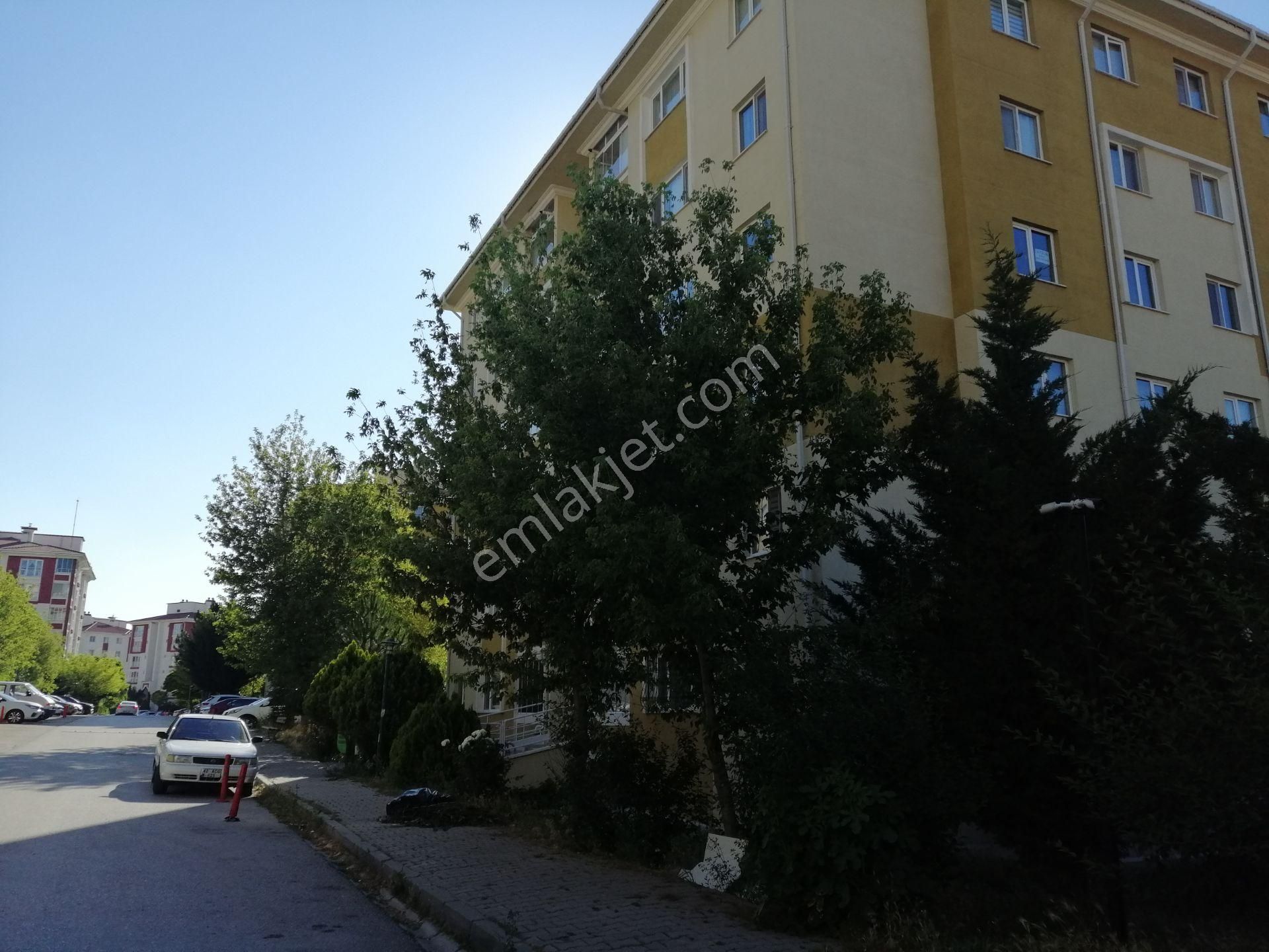 Gölbaşı Eymir Kiralık Daire Park Eymir Toki Konutları Çınar Sitesinde Kiralık Arakat 3+1