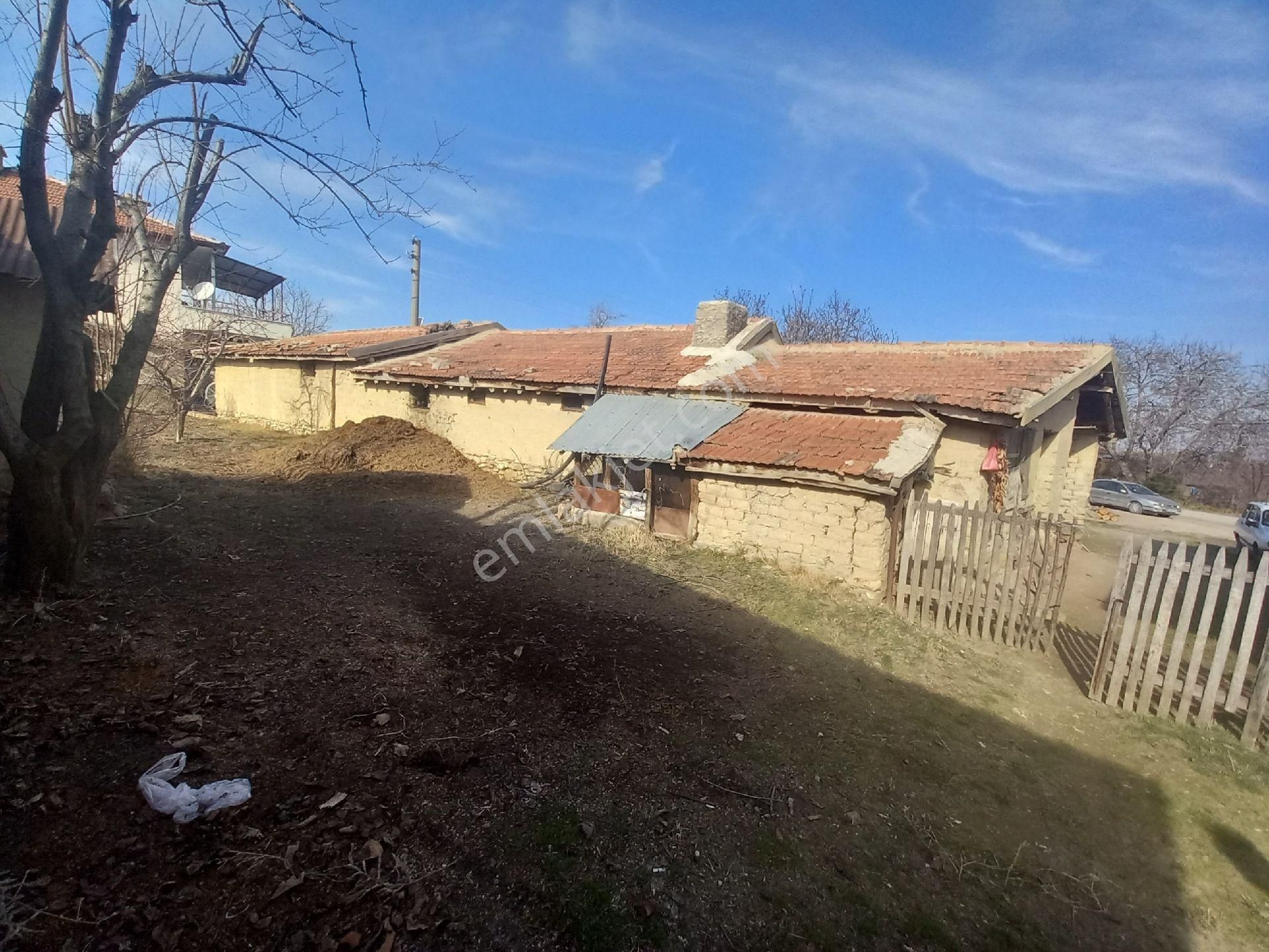 Akşehir Yeniköy Satılık Tarla Asil Emlaktan Satılık Yatırımlık Bahcelı Ev