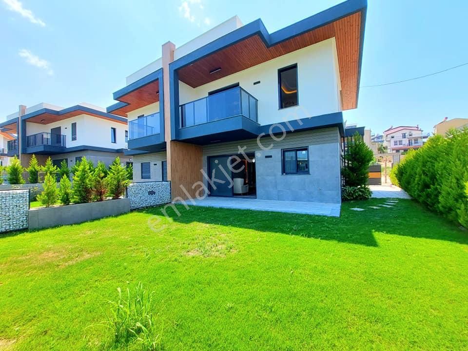 Kuşadası Karaova Satılık Villa Kuşadası Karaova Mah.de 3+1 Sıfır Havuzlu Sitede Satılık Villa