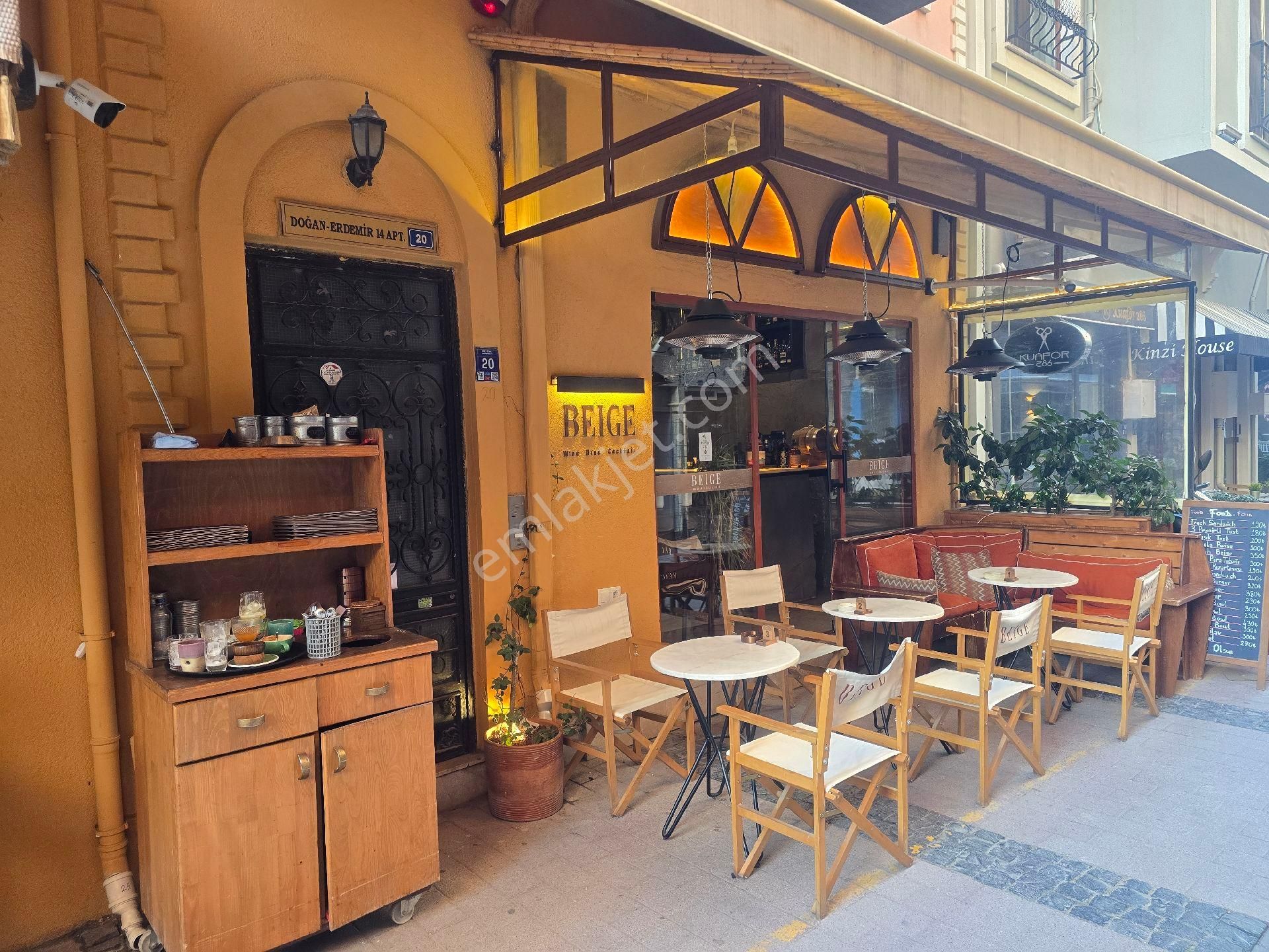 İskeleye Barlar Sokağına 50 Metre Mesafede 2. Kat Hariç Komple Satılık Bina - Görsel 2