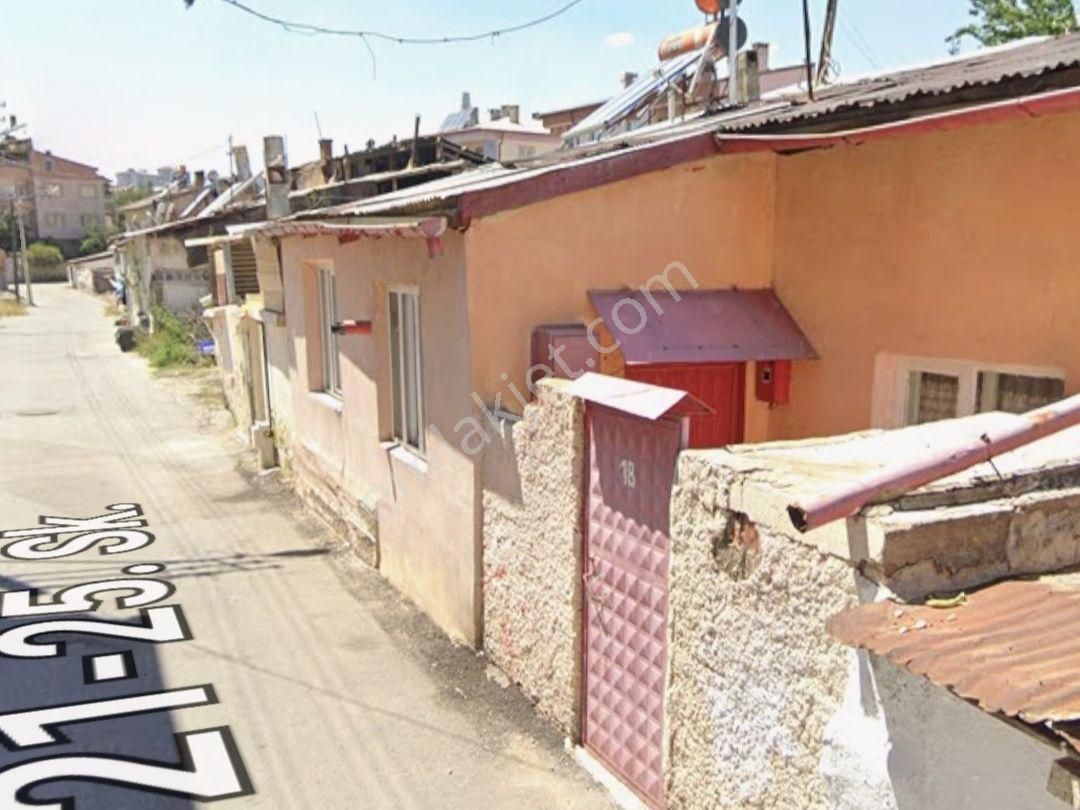 Sivas Merkez Yeni Satılık Daire Karahan Emlak'tan Satılık Müstakil Ev✅yeni Mahallede✅70 M² . 2+1 