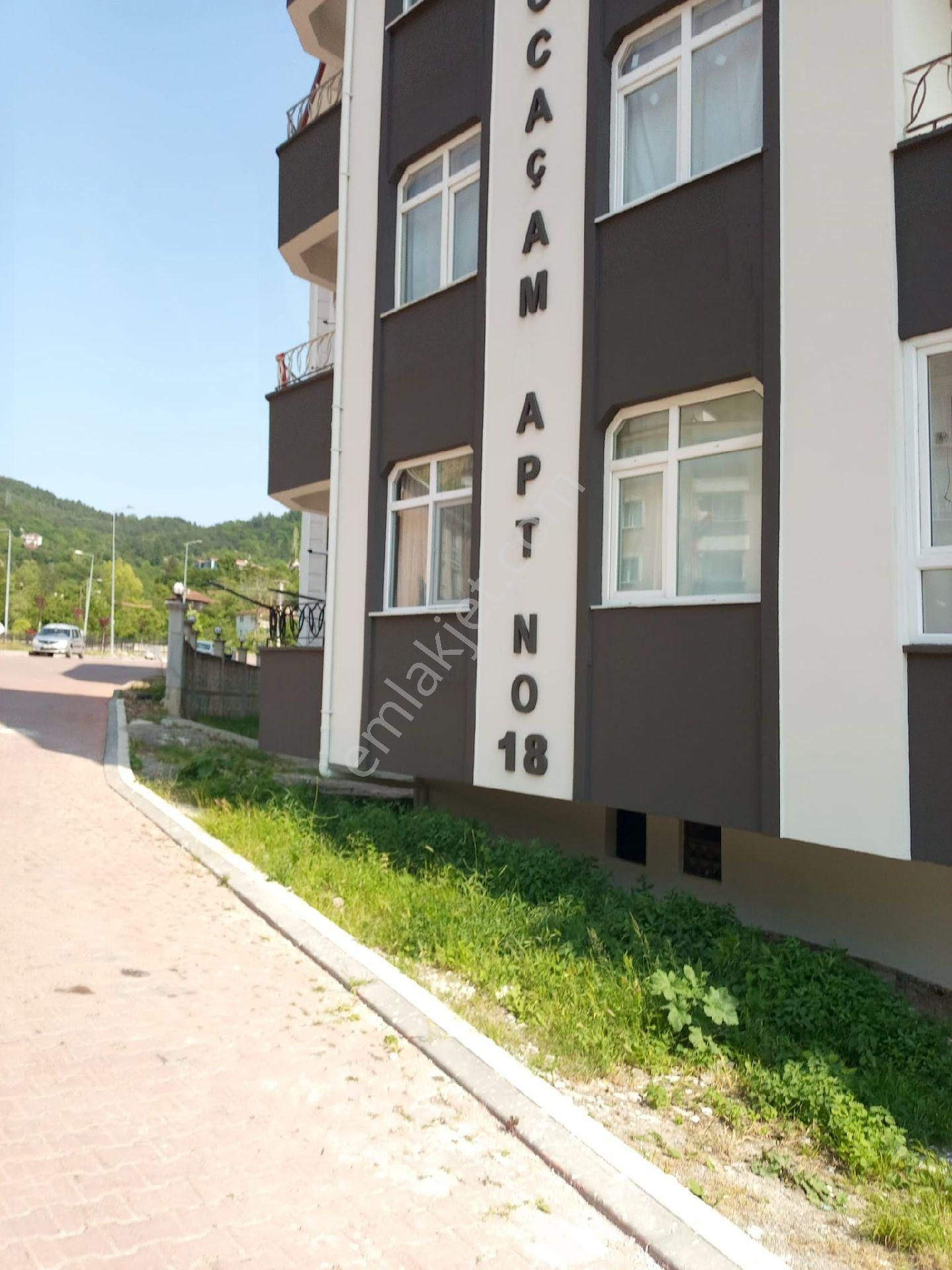 İnebolu Zeybek Emlâk Gayrimenkul Danişmanlik Güvencesiyle Satılık Eşyali 2+1 ( 75.m2)4.kat Daire
