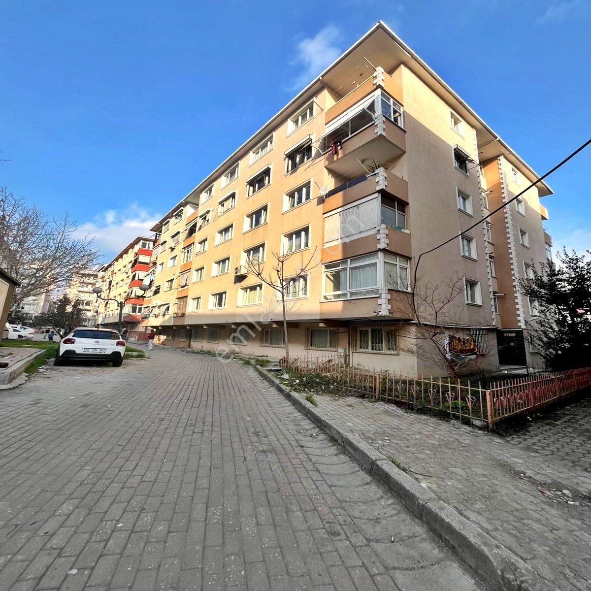 Avcılar Denizköşkler Satılık Daire Avcılar Gayrimenkul'den Satılık 3+1 135m2 Arakat Daire