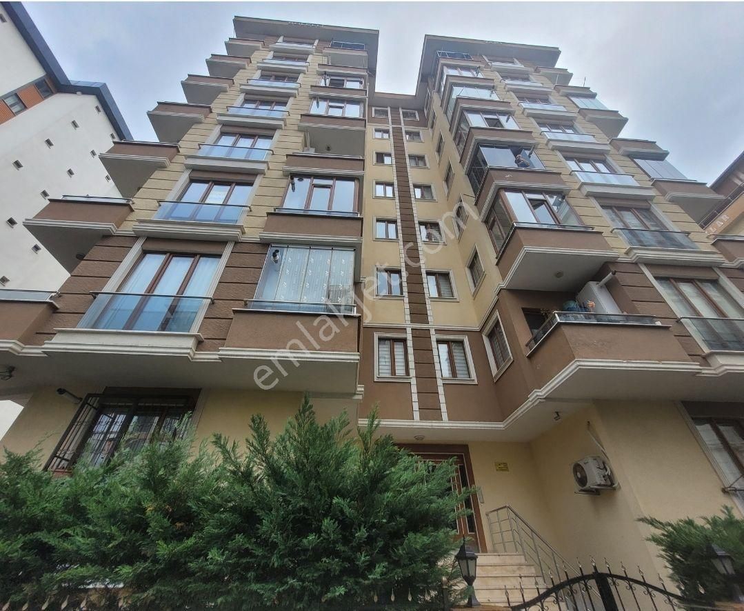 Çekmeköy Güngören Okula Yakın Kiralık Daire Çekmeköy Güngören Mah Kiralık 3+1 120m2 Arakat Daire Caddeye Çok Yakın Konumda