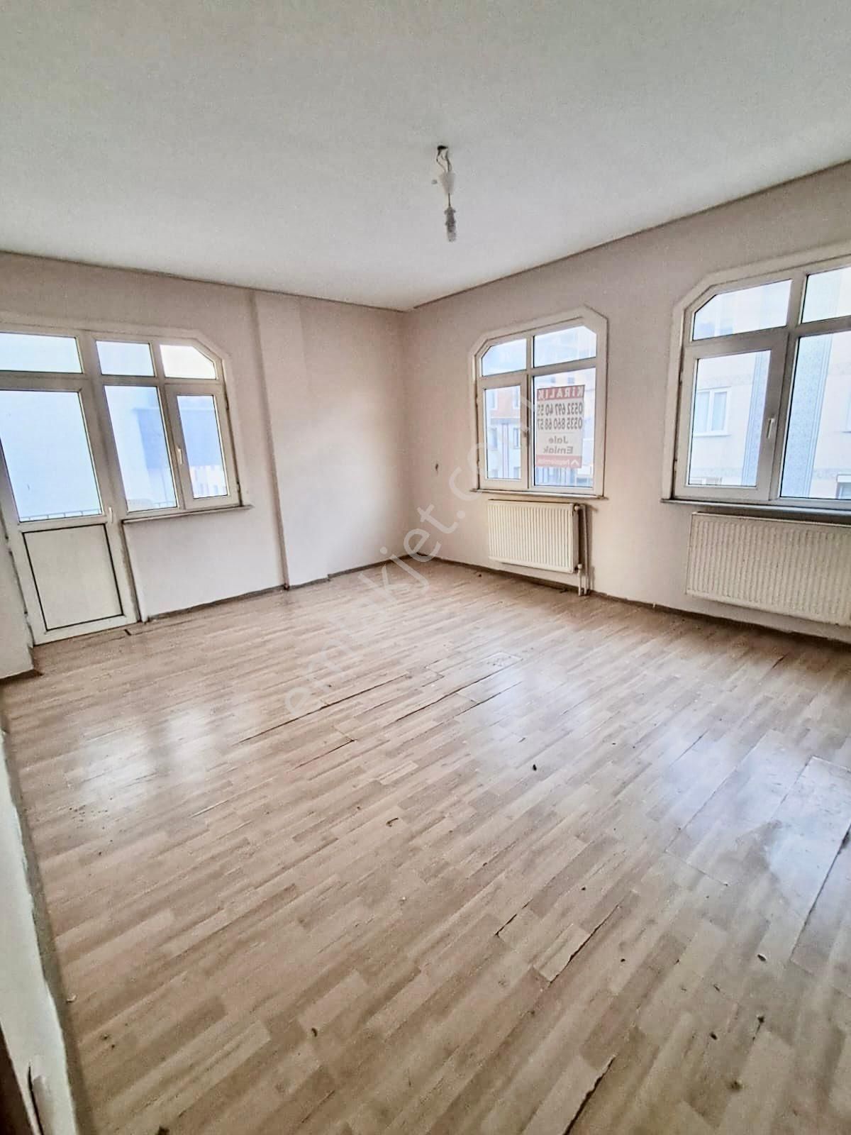 Avcılar Merkez Okula Yakın Kiralık Daire Merkez’de 3+1 Sağlam Binada 130m2 Kiralık Temiz Daire