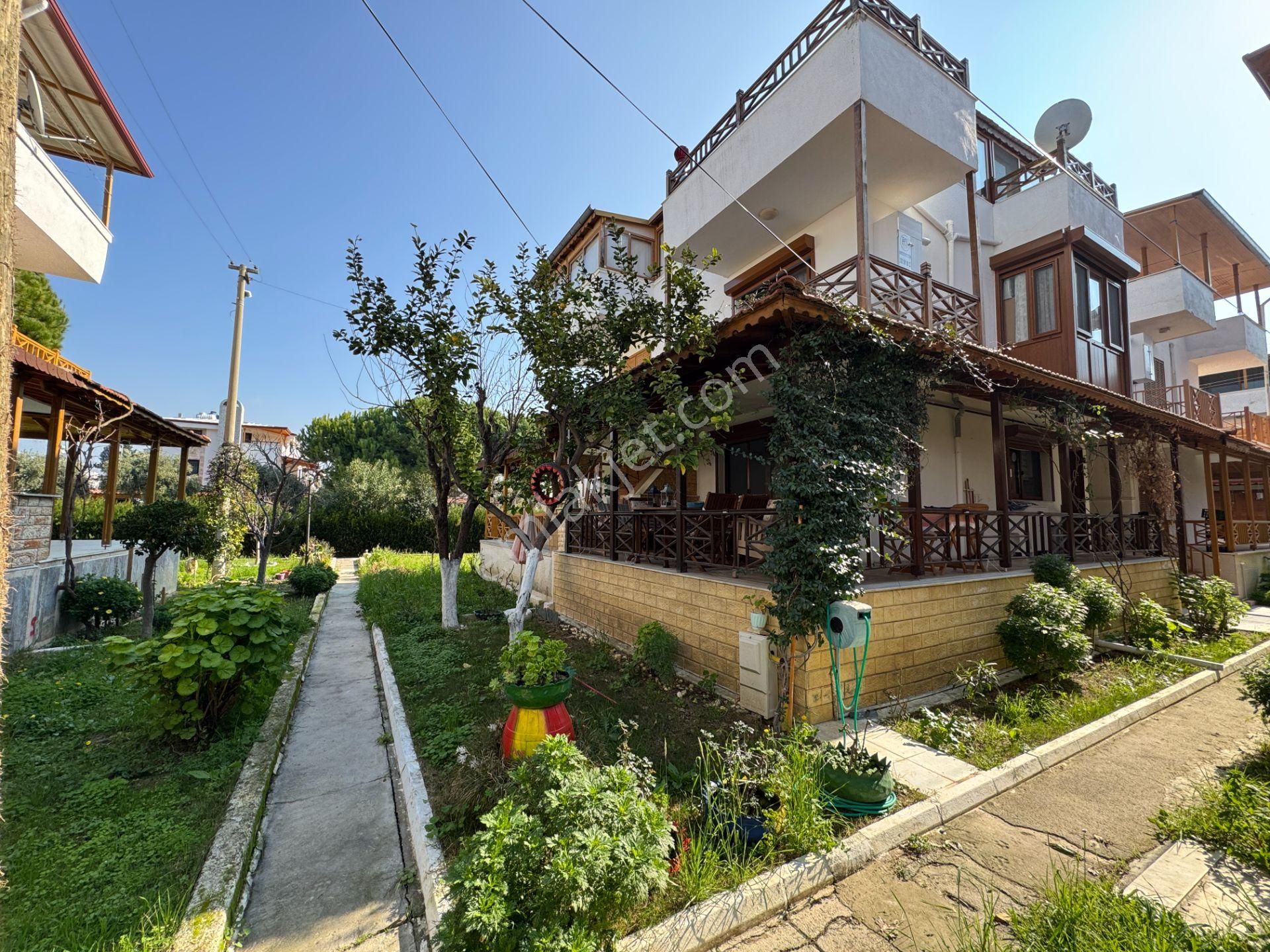 Kuşadası Karaova Satılık Yazlık Kuşadası Karaovada Denize 500m, Tadilatlı, Doğalgazlı 3+1 Villa