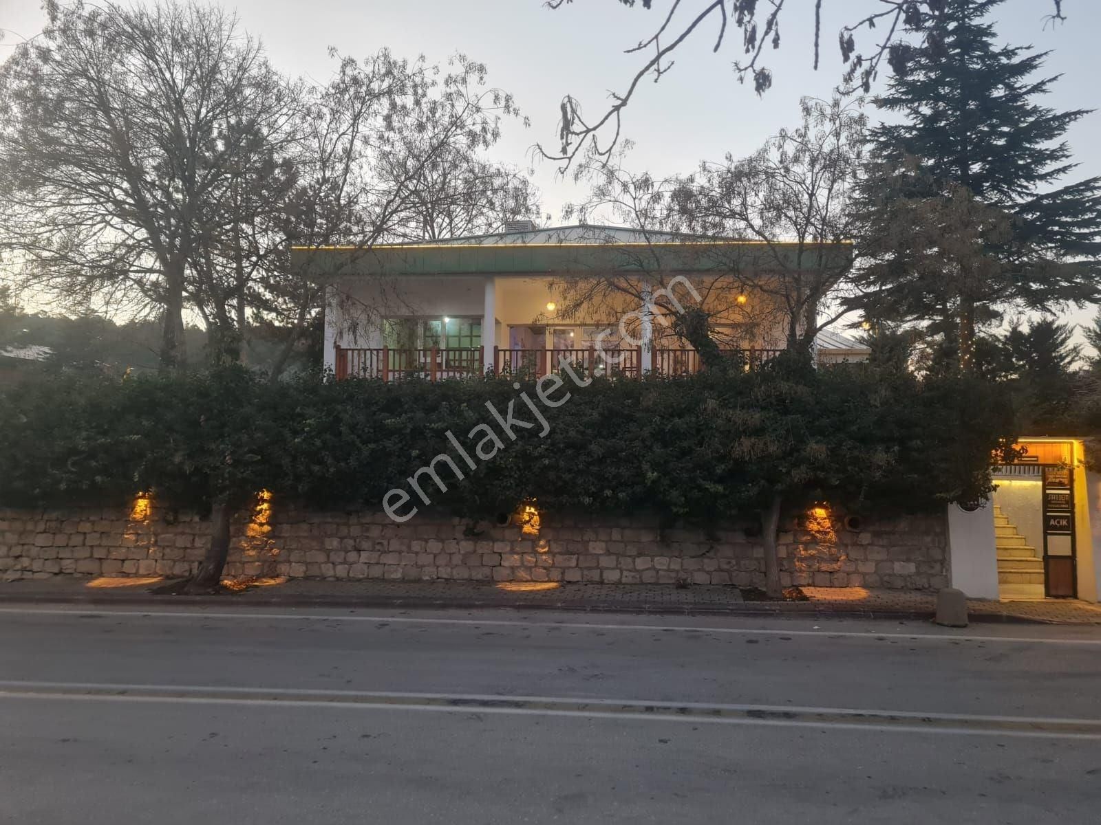 Meram Bağları'nda 1071 M² Arsa, 240 M² Kapalı Satılık Ticari Ruhsatlı Özel Mülk