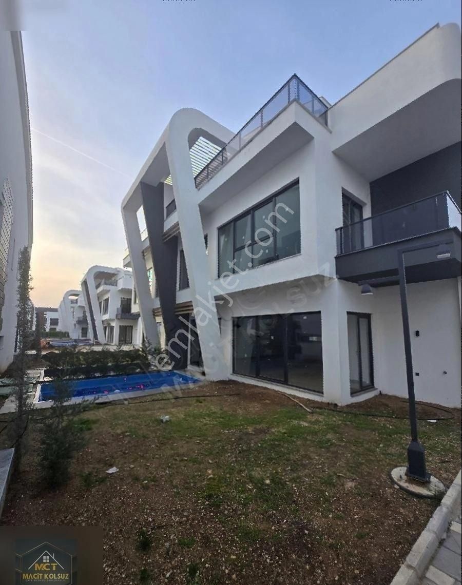 Kepez Odabaşı Satılık Villa Antalyanın Villa Bölgesinde Site İçersinde Ultra Lüks 5+1 Fırsat