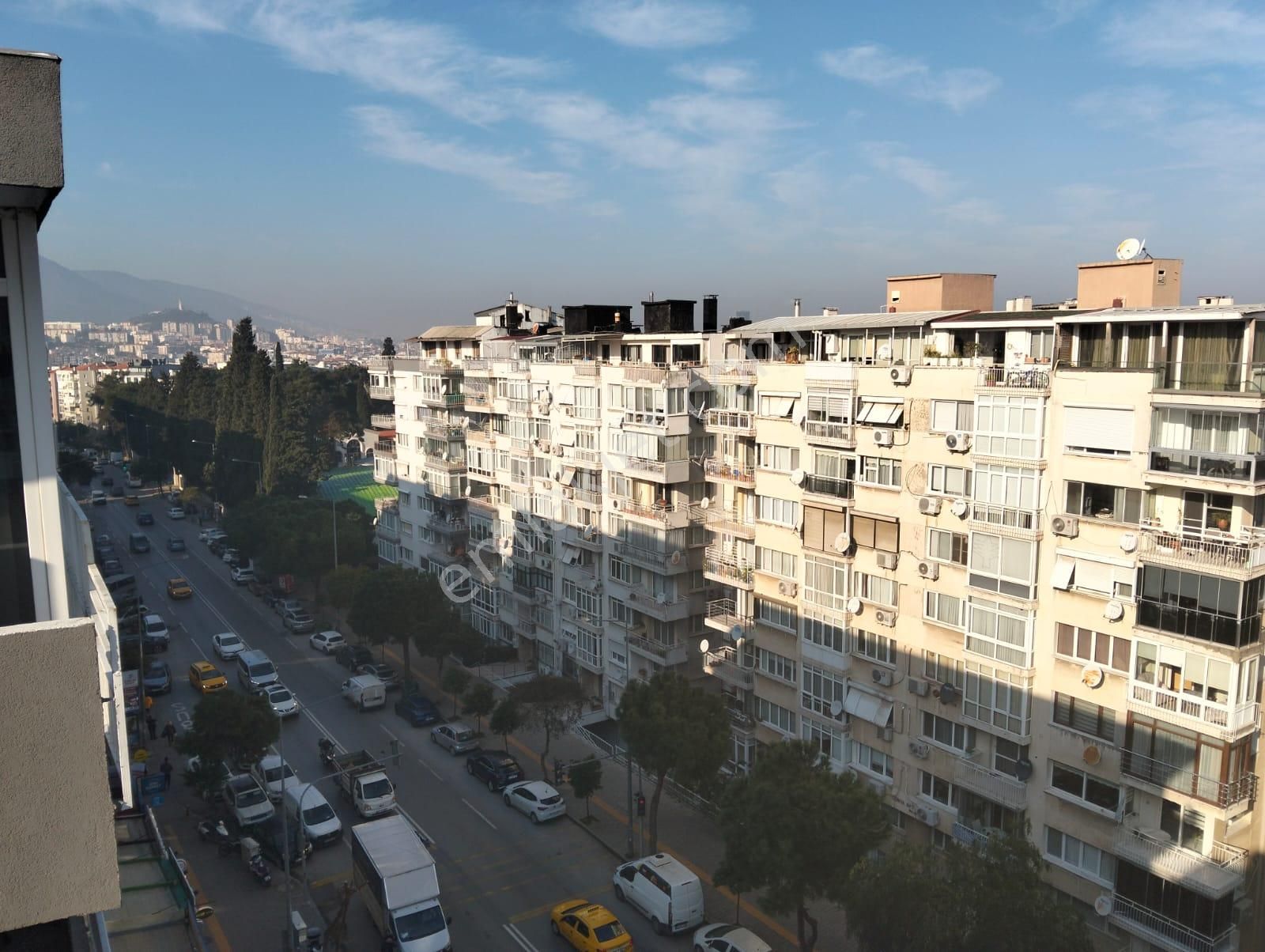 İzmir Karabağlar Metroya Yakın Kiralık Daire Göztepe Metro Yakını İnönü Cad Üzeri Köşe Ferah Bakımlı 3+1