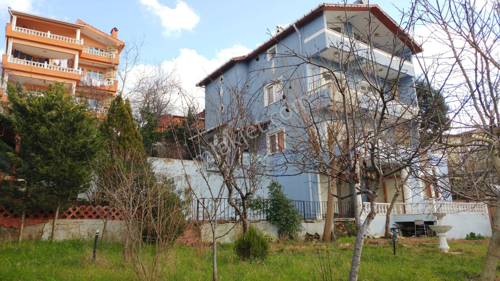 Çavuşbaşı Yavuzselim'de 1000 M2 Arsa İçerisinde 3 Katlı Müstakil