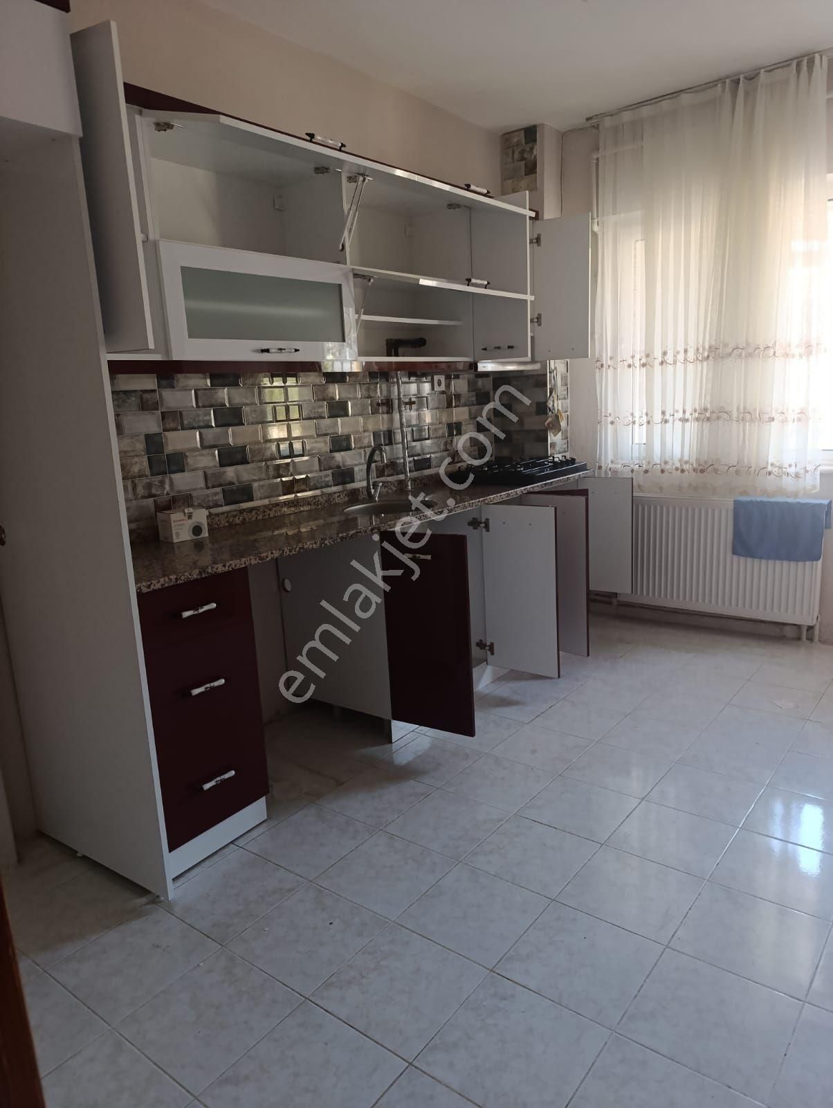 Nazilli Yıldıztepe Kiralık Daire Demiröz Emlak'tan Yıldız Teoe Mahallesinde 3+1 Doğalgazlı Kiralık