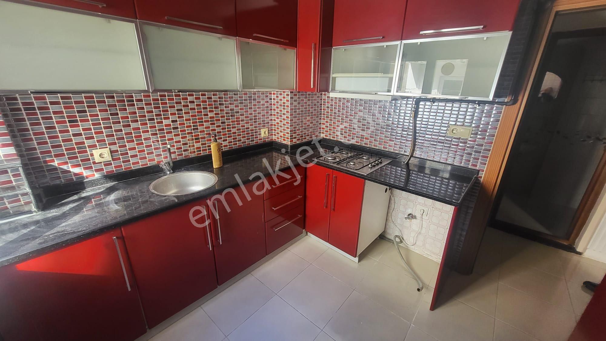 Konak Kahramanlar Kiralık Daire Kahramanların En Nezih Sokağında 3+1 Daire