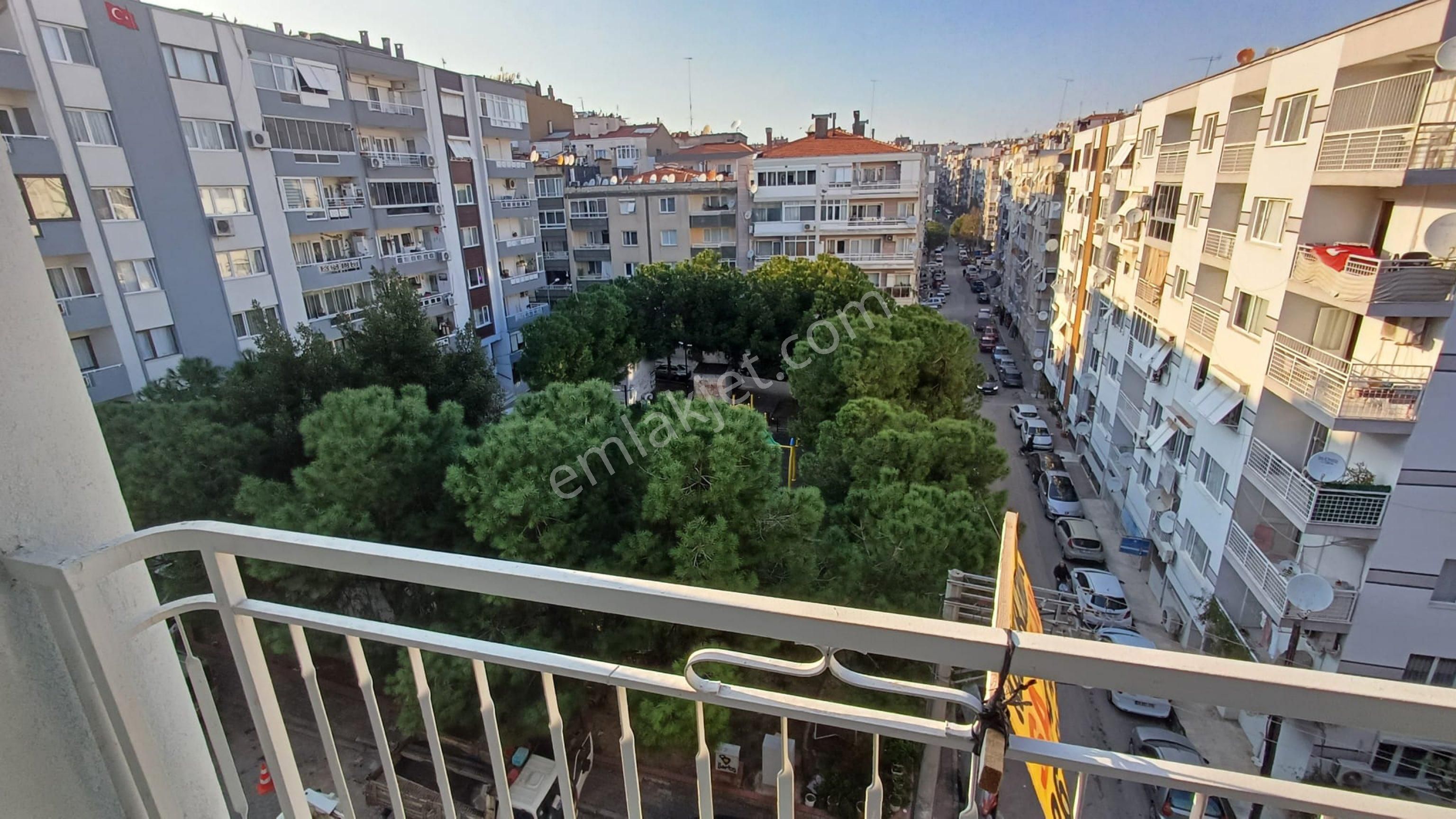 Karabağlar Doğanay Satılık Daire Doğalgazlı Park Cepheli Köşe Daire