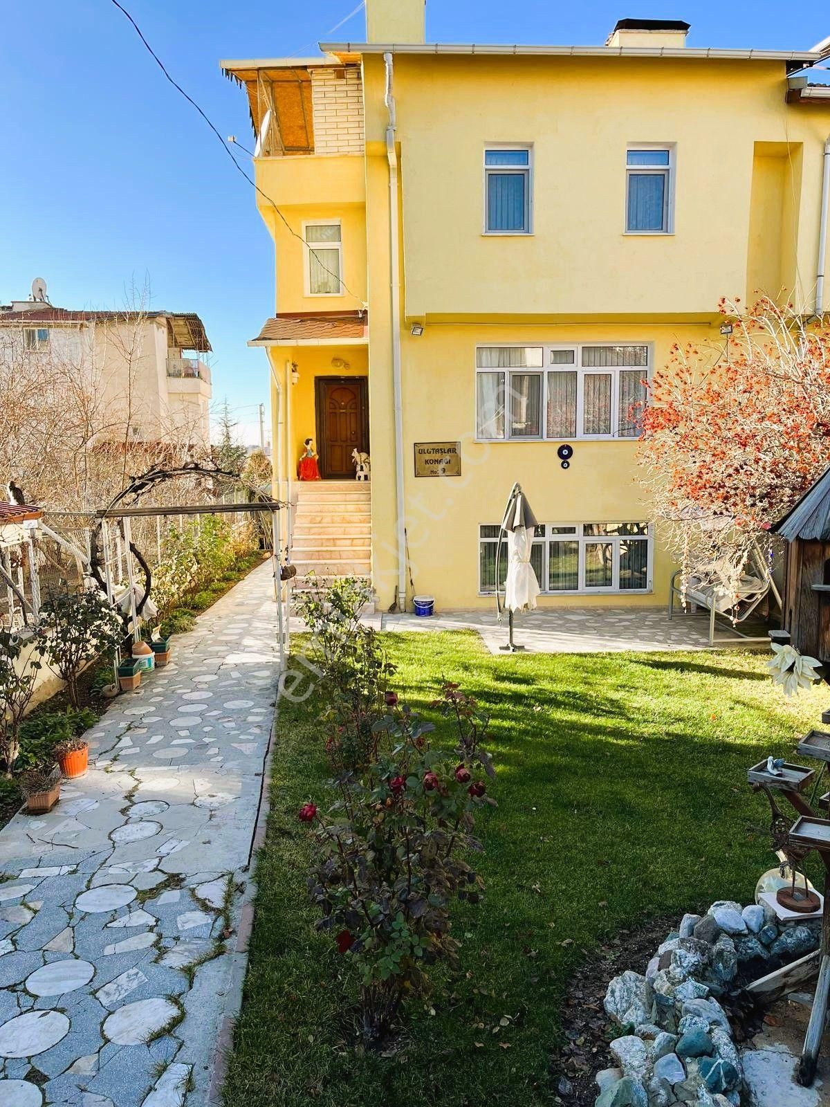 Akyurt Yeşiltepe Satılık Villa Vadim'den Satlık 7+2 Akyurt Devlet Hast Yakını Fuul Yapılı Villa