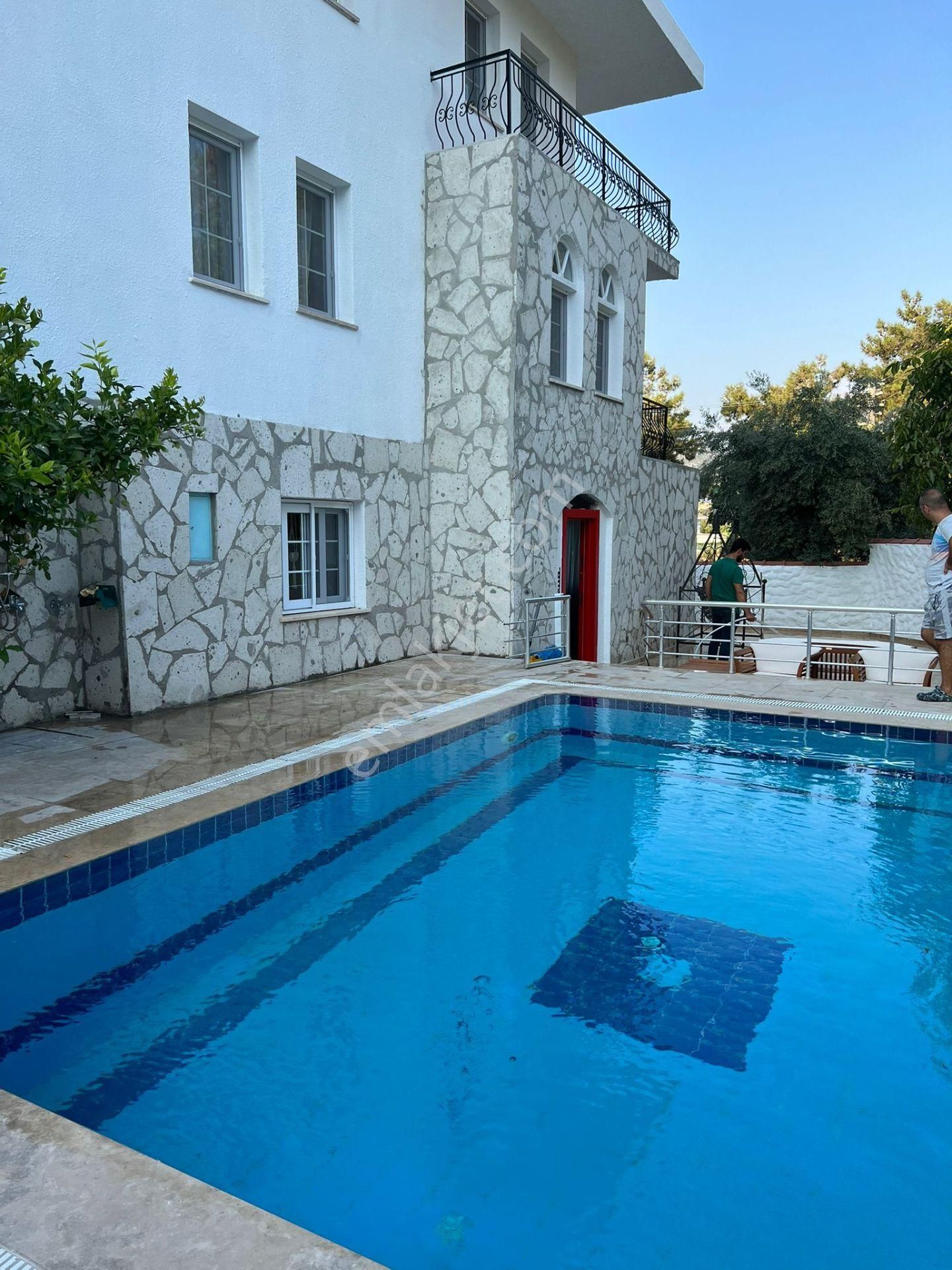 Kuşadası Karaova Satılık Villa Kuşadası Karaova'da Özel Havuzlu 4+1 Villa