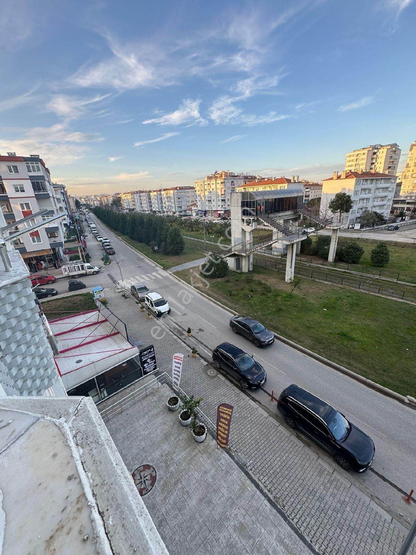 Atakum Cumhuriyet Satılık Daire Atakum Ömürevleri Tramvayına Cephe Ara Kat 3+1 Asansörlü Satılık Daire