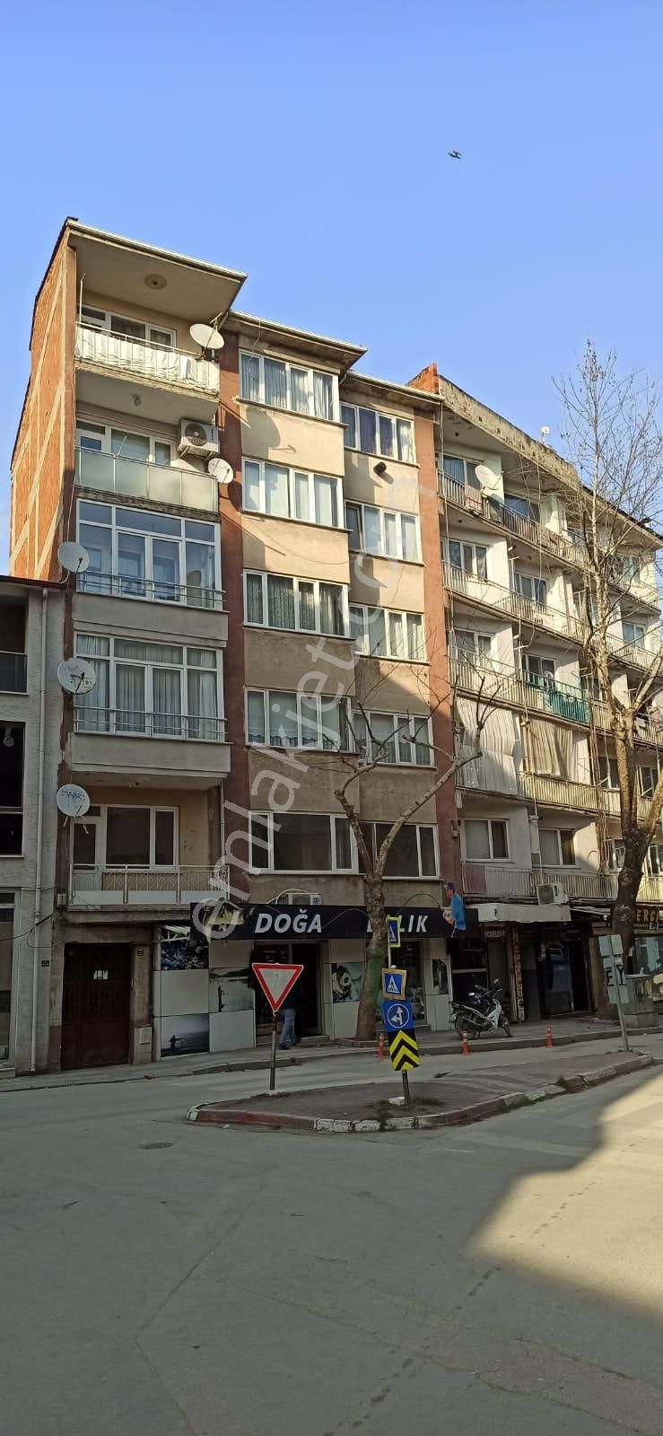 İnegöl Sinanbey Satılık Daire İnegöl Sinanbey Mahallesinde Satılık Daire Cadde Üstü 2+1