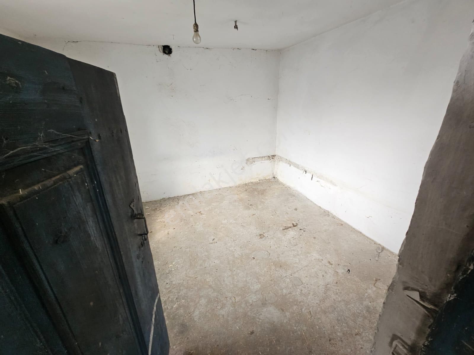 Burhaniye Bahadınlı Mahallesi 207 M2 Arsa İçerisinde Satılık İki Katlı Köyevi! - Görsel 3