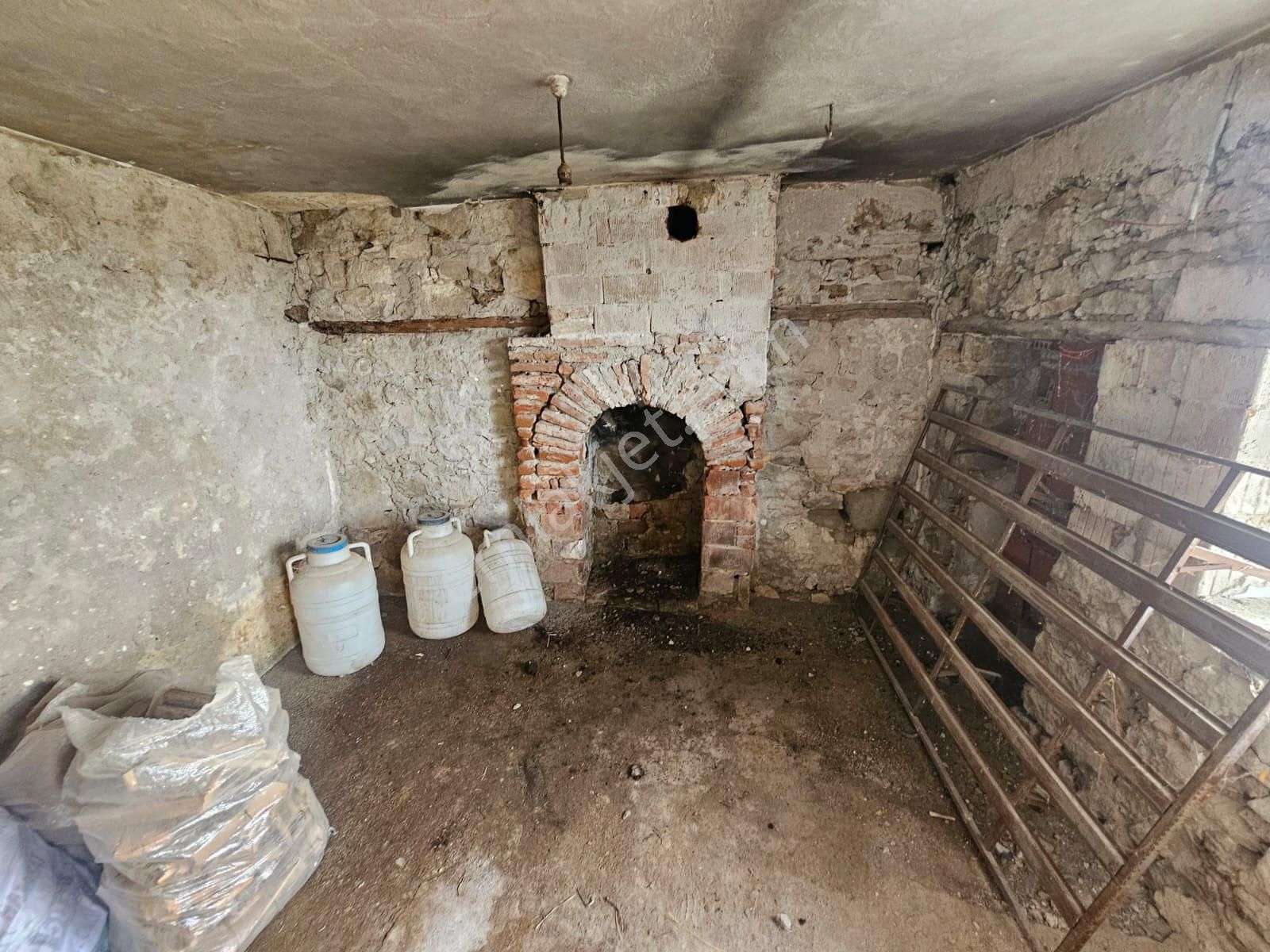 Burhaniye Bahadınlı Mahallesi 207 M2 Arsa İçerisinde Satılık İki Katlı Köyevi! - Görsel 5