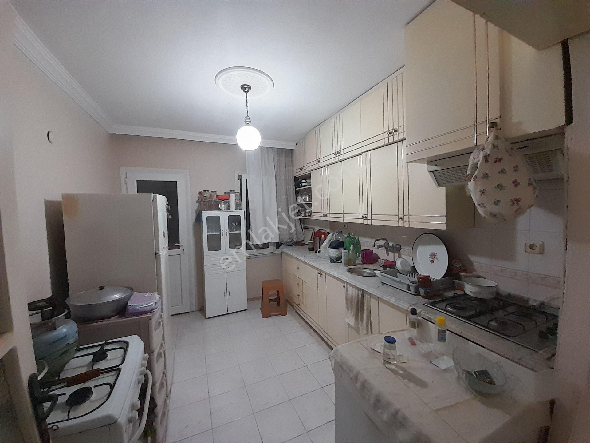 Bergama Bahçelievler Satılık Daire İzmir Bergama Bahçelievler Mh. Net 135 M2 3+1 Ara Kat Satılık Daire