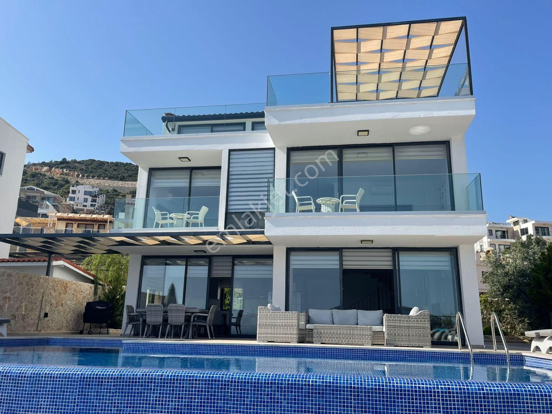 Kaş Kalkan Satılık Villa Muhteşem Deniz Manzaralı 4 Yatak Odalı Modern Villa