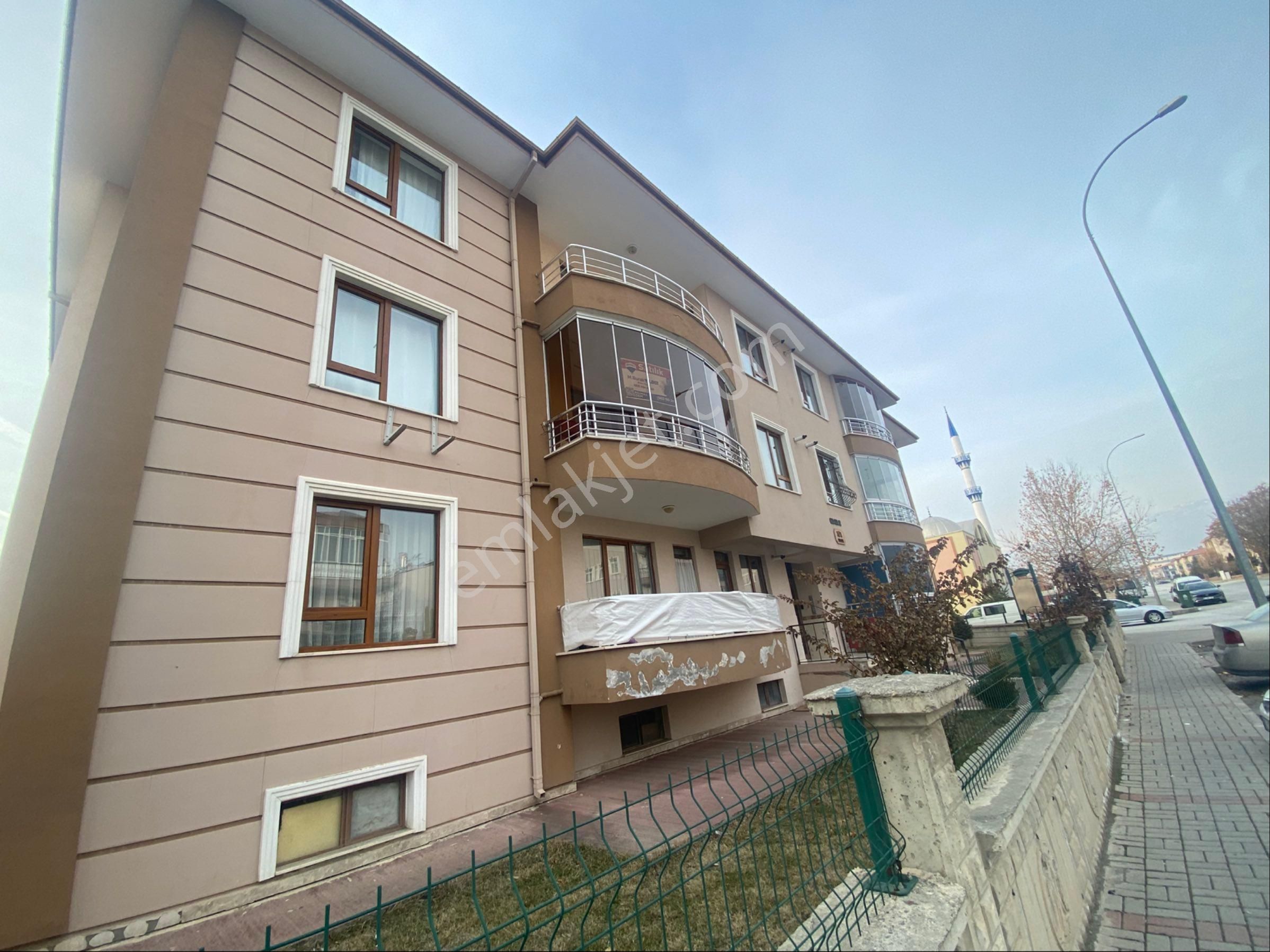 Erzincan Merkez Mimar Sinan Satılık Daire Remax Dem' Den Mimar Sinan Mahallesinde Orka 2 De Ara Kat Satılık Daire