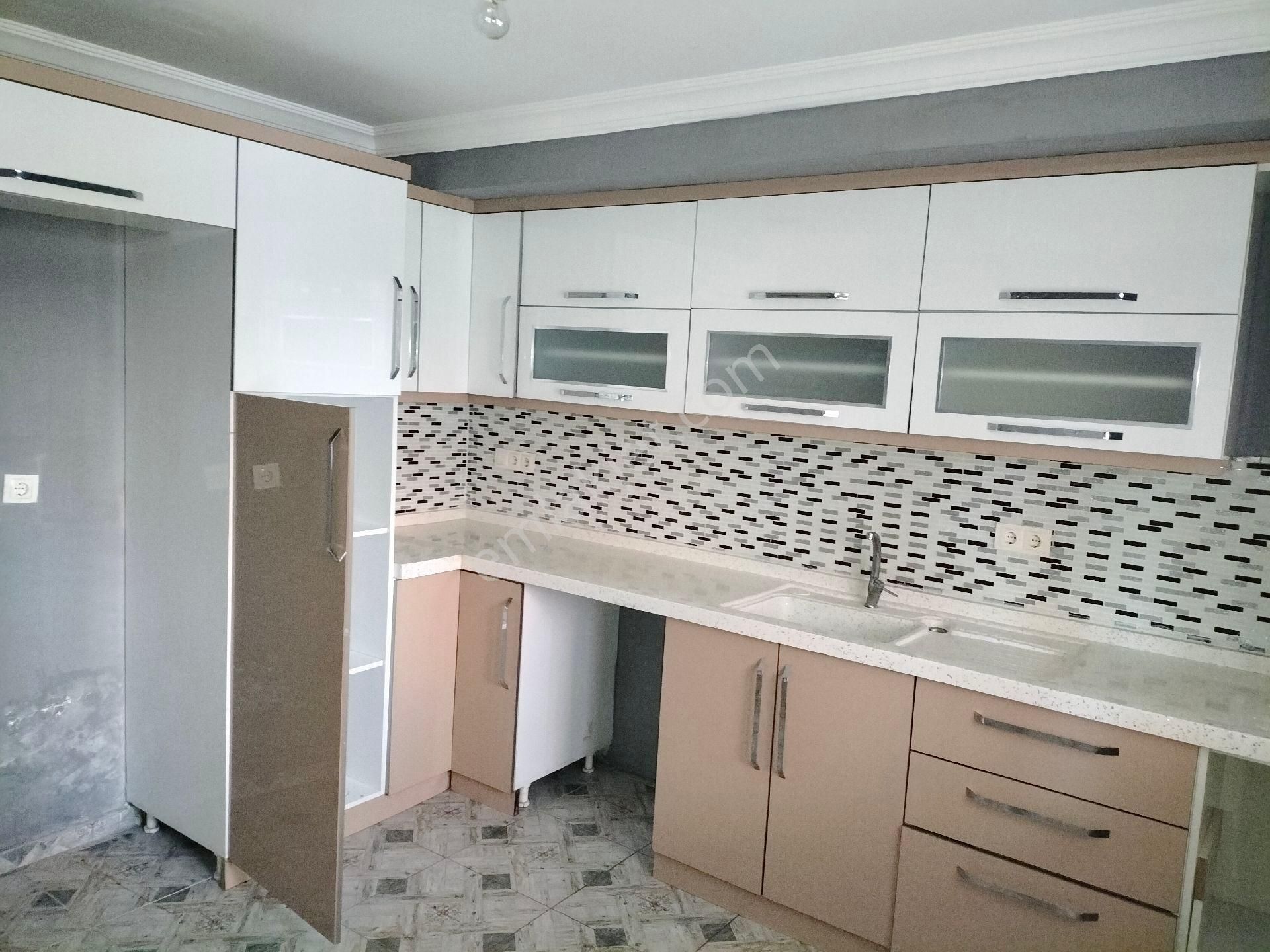 Kuşadası Davutlar Kiralık Daire Davutlar Güzelçamlı Çıkışı Caddeye Yakın 2+1 Giriş Kat 110 M2