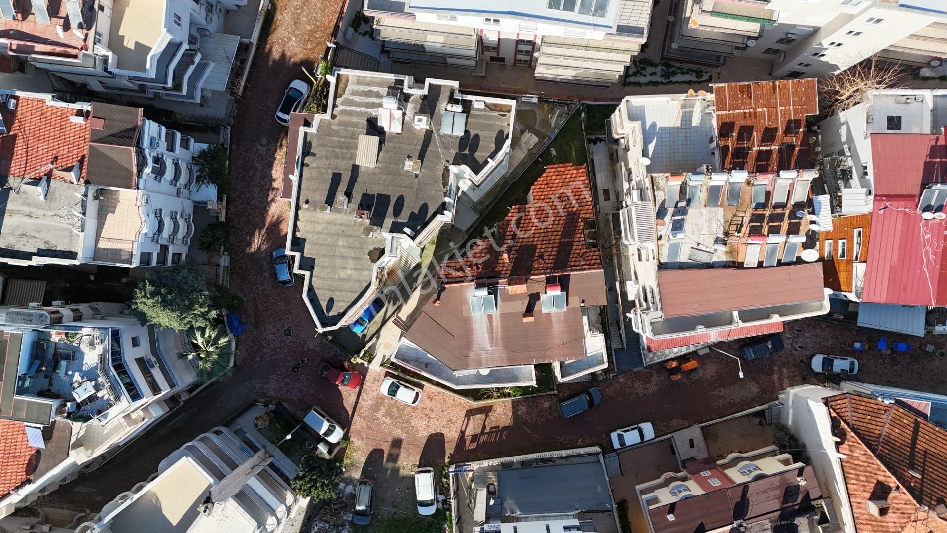 Altınkum Plajı'nın Bır Sokak Gerısınde Satılık Denız Manzaralı Bına - Görsel 27