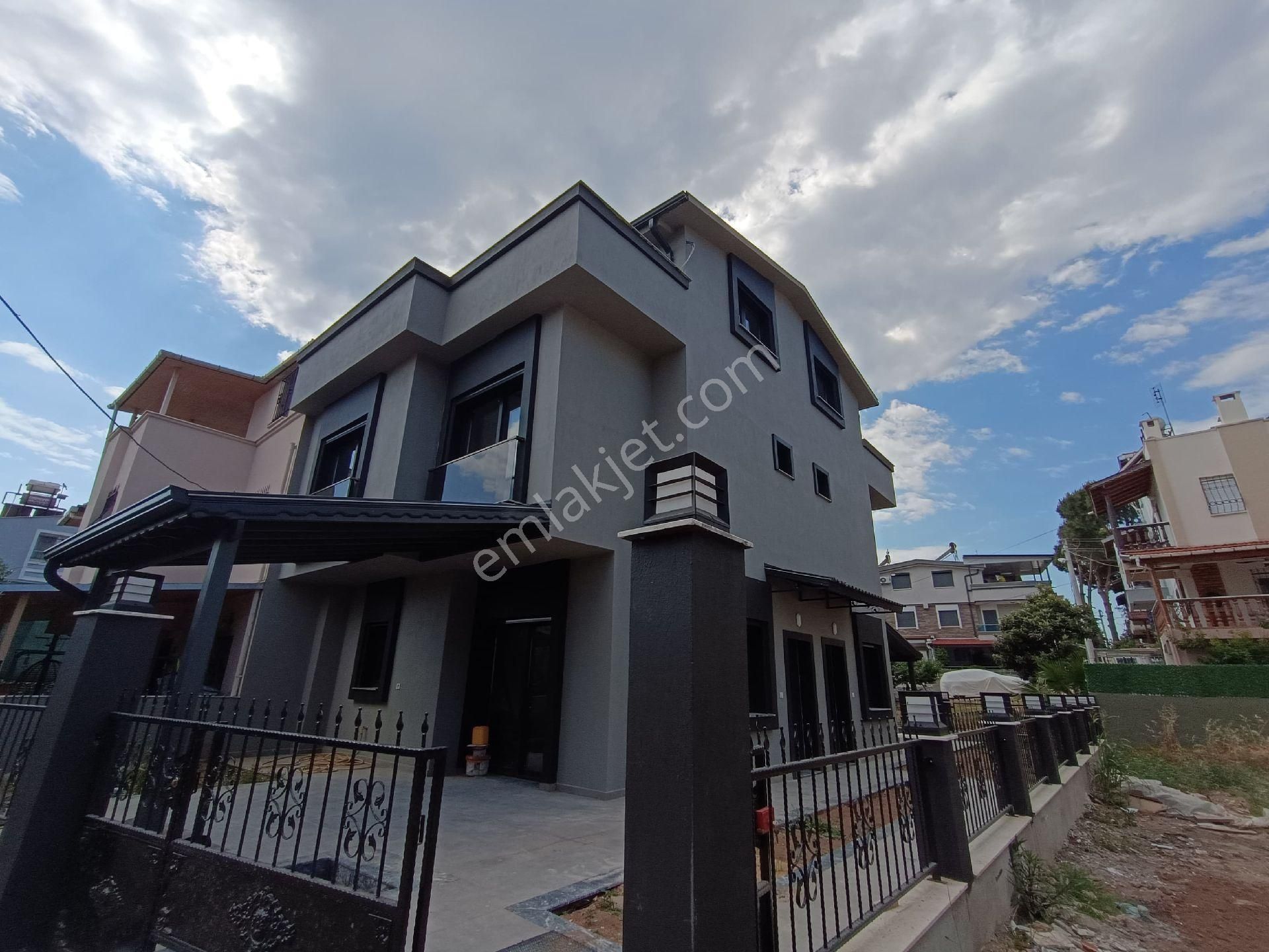 Menderes Orta Satılık Villa Deniz Tarafında Bahçeli 3+1 Villa (gözütok Mimarlık Emlak)